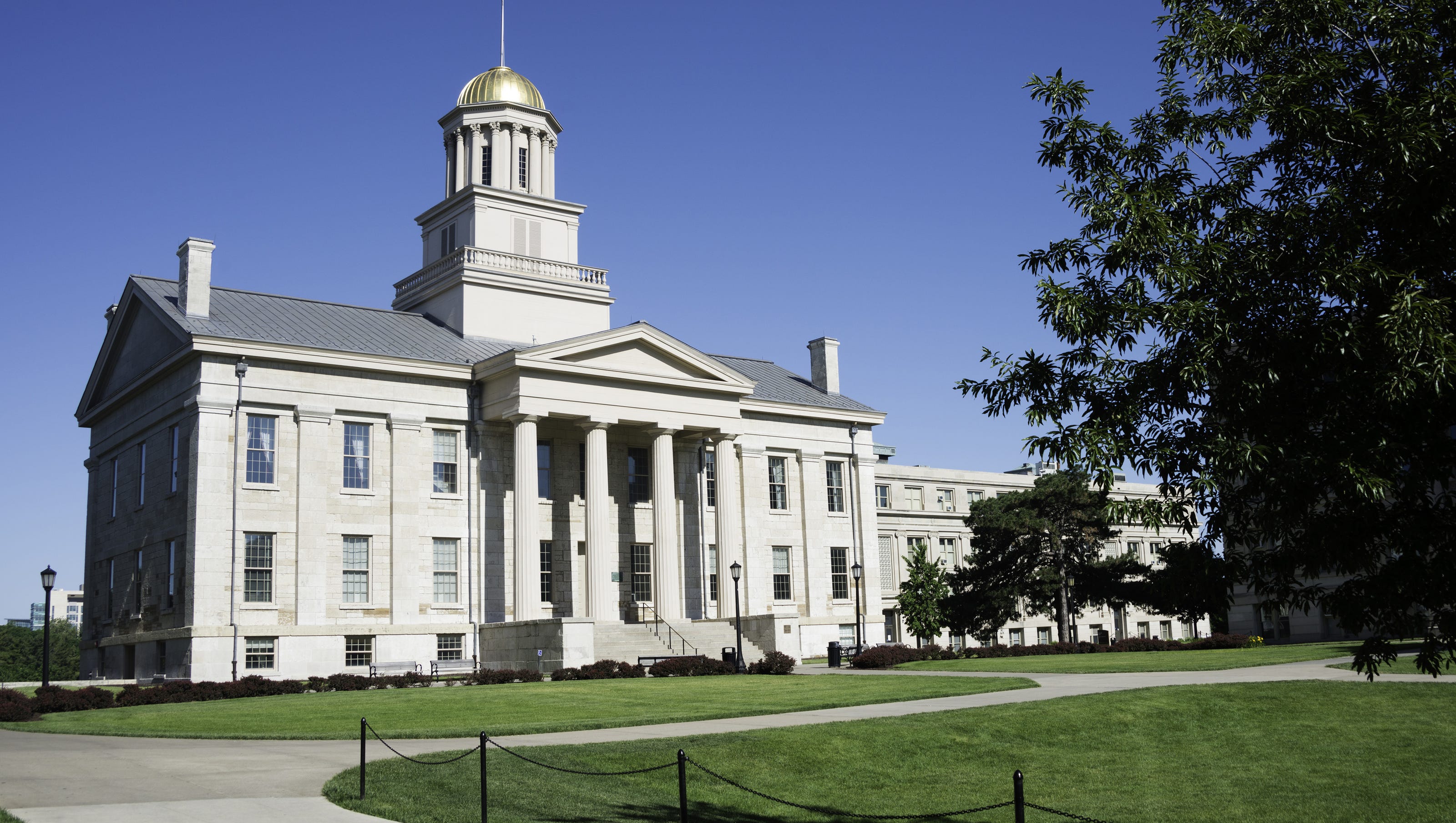 University of Iowa administrators freeze faculty, staff salaries