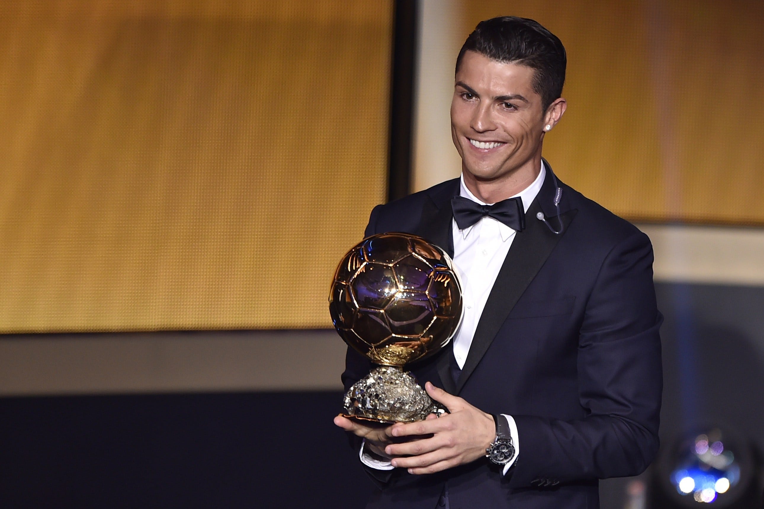 Cristiano Ronaldo wins FIFA Ballon d'Or award for 2014