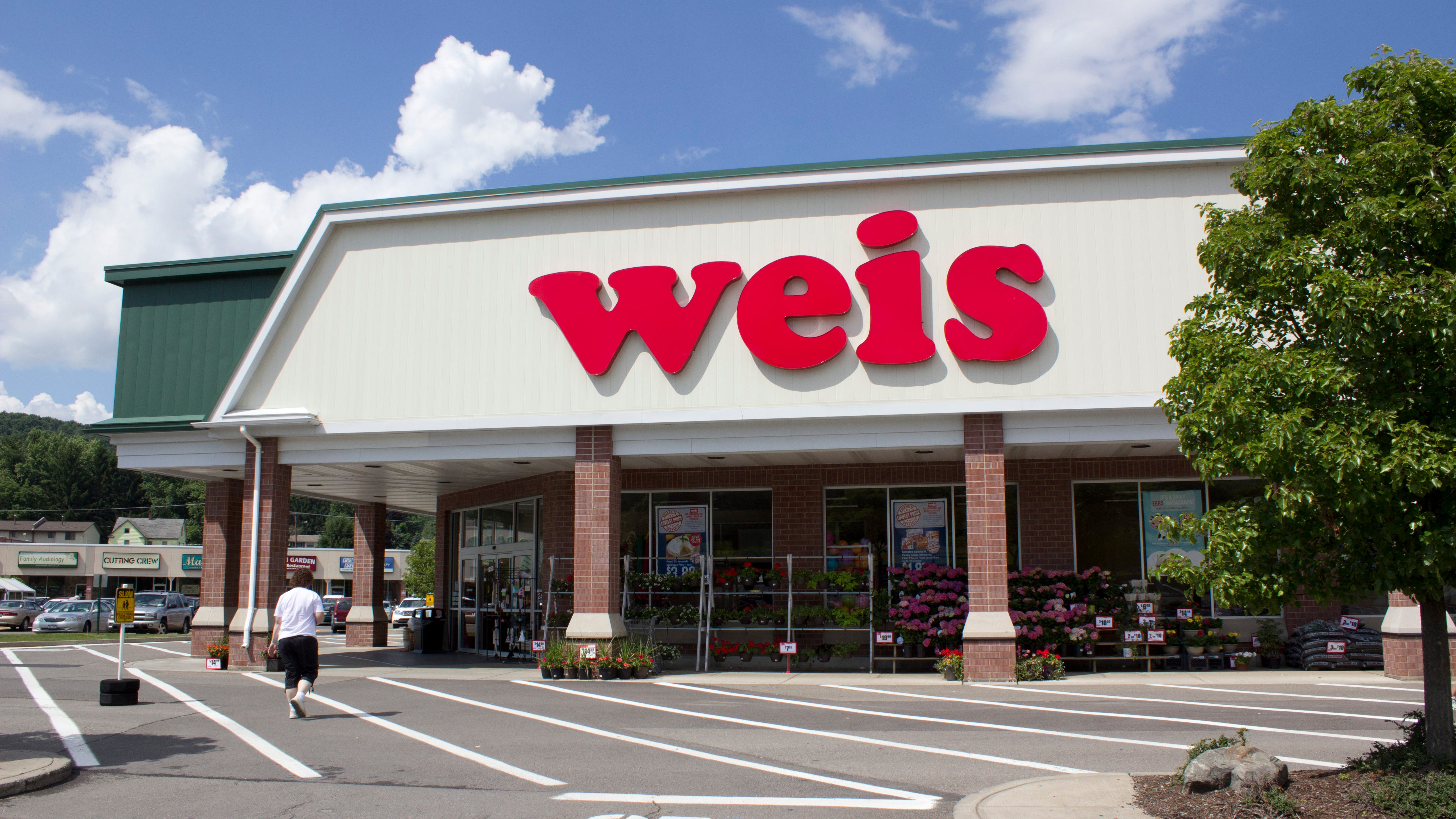 Weis Raises $90K For Local Food Banks