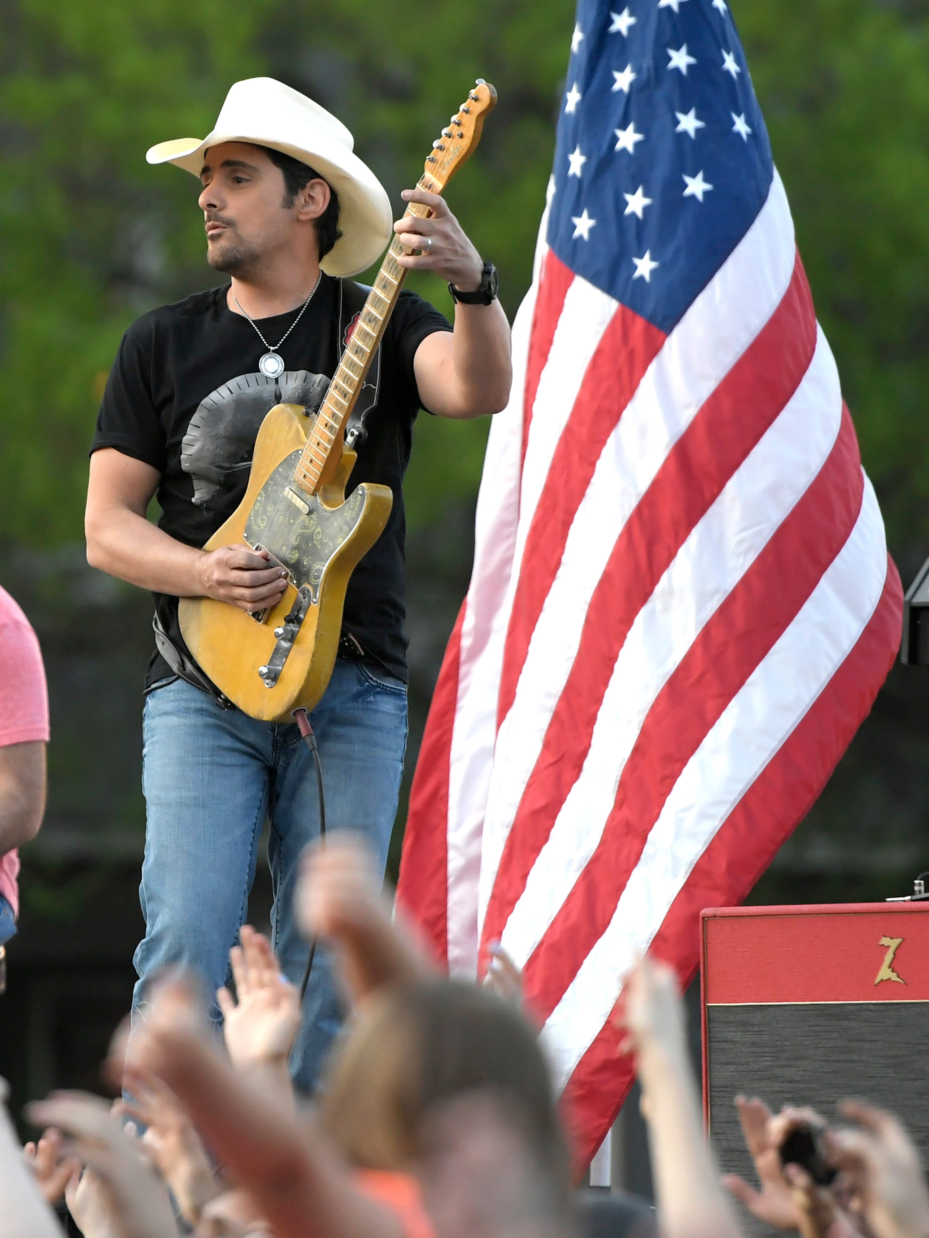 Brad Paisley Sings Anthem At The World Series