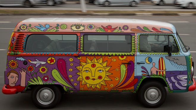 overhead Bewolkt Exclusief Long, strange trip ending for VW's hippie van