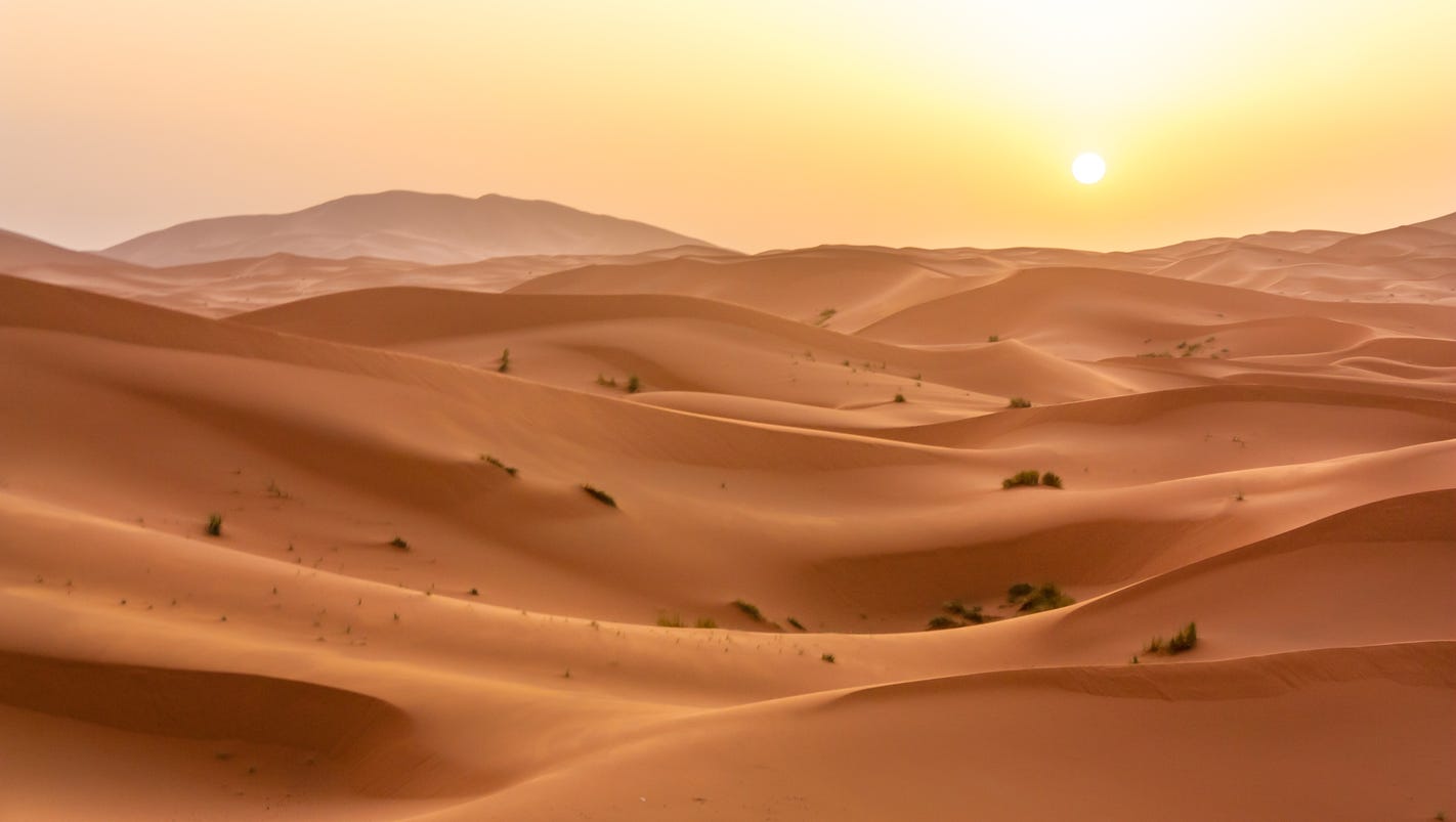 Video of snow in the Sahara, the hottest desert in the world