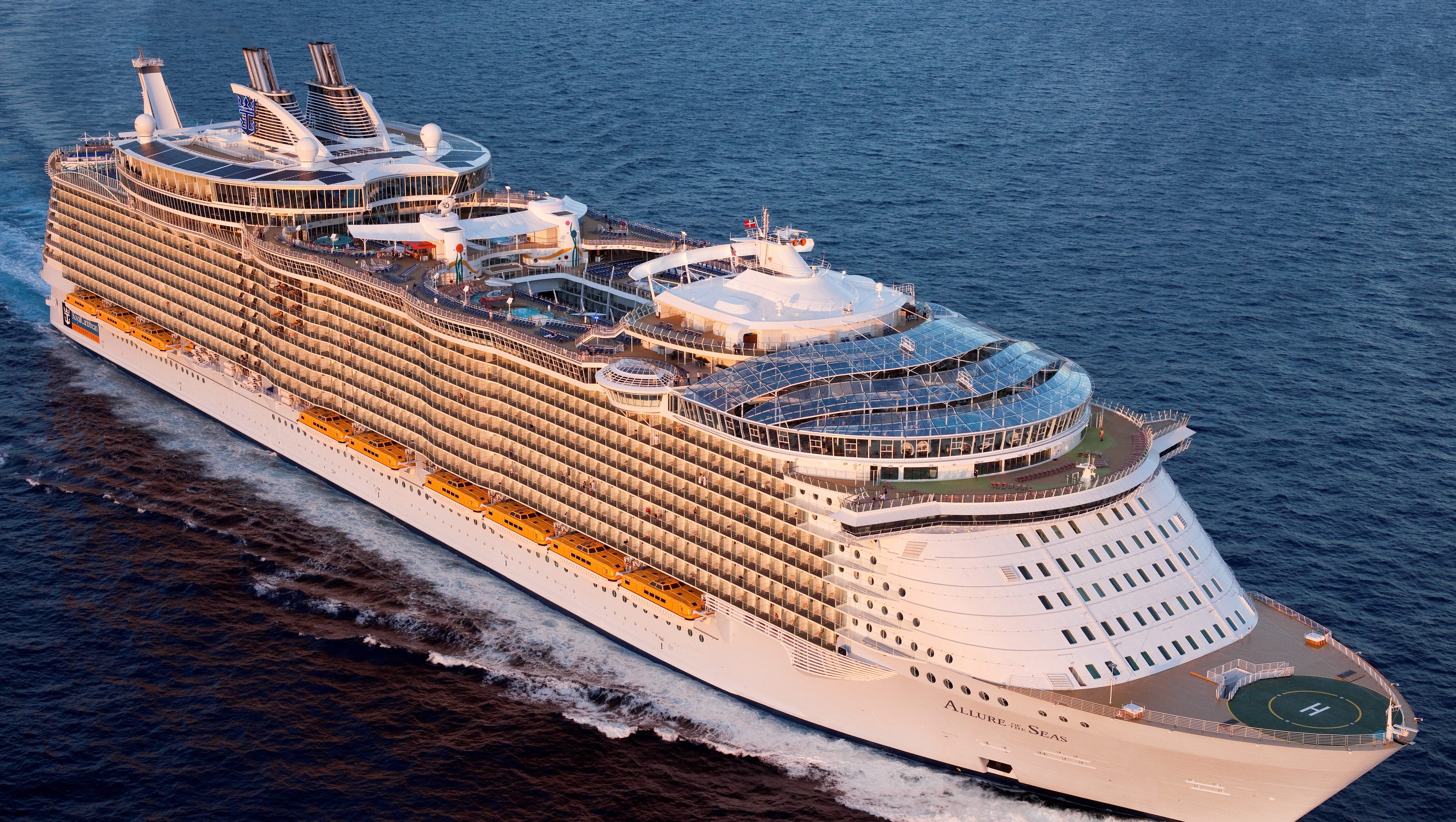 largest cruise ship how many passengers