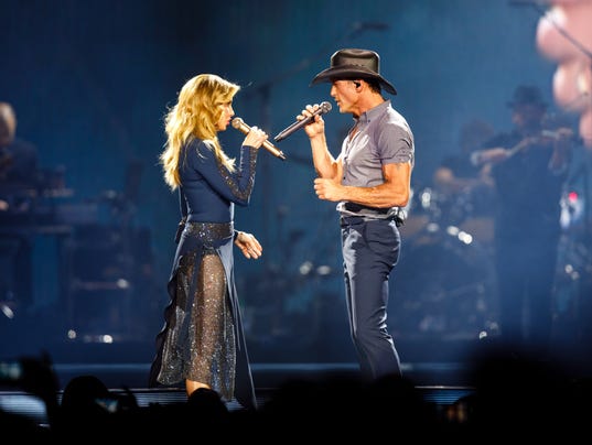 Tim McGraw and Faith Hill parade chemistry at Des Moines show