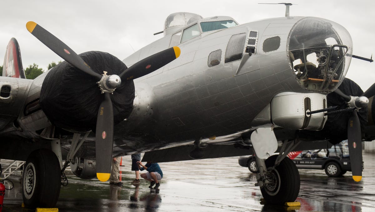 B 17 Bomber Aluminum Overcast From Wwii Makes Tour Stop In Knoxville