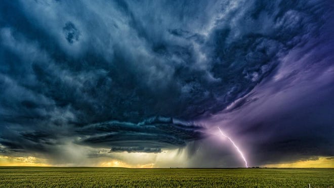 Photographer captures Montana's amazing storms
