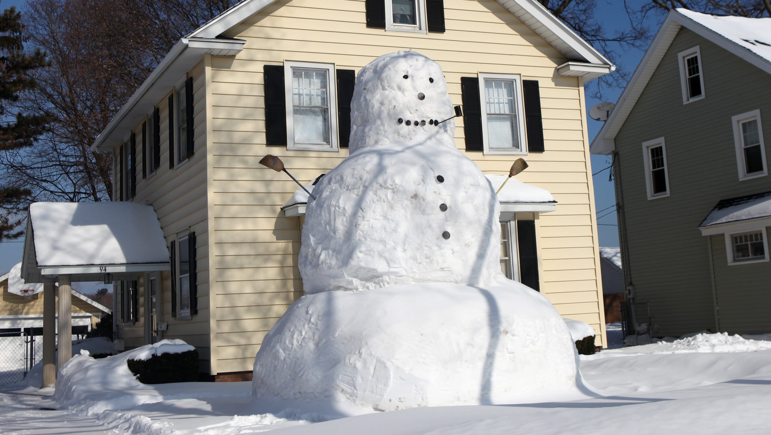 This Is The Biggest Snowman Youll Probably Ever See