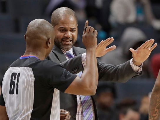 Memphis Grizzlies coach J.B. Bickerstaff, right, argues