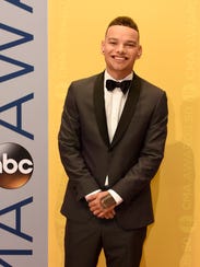 Kane Brown arrives on the red carpet at the 2016 CMA