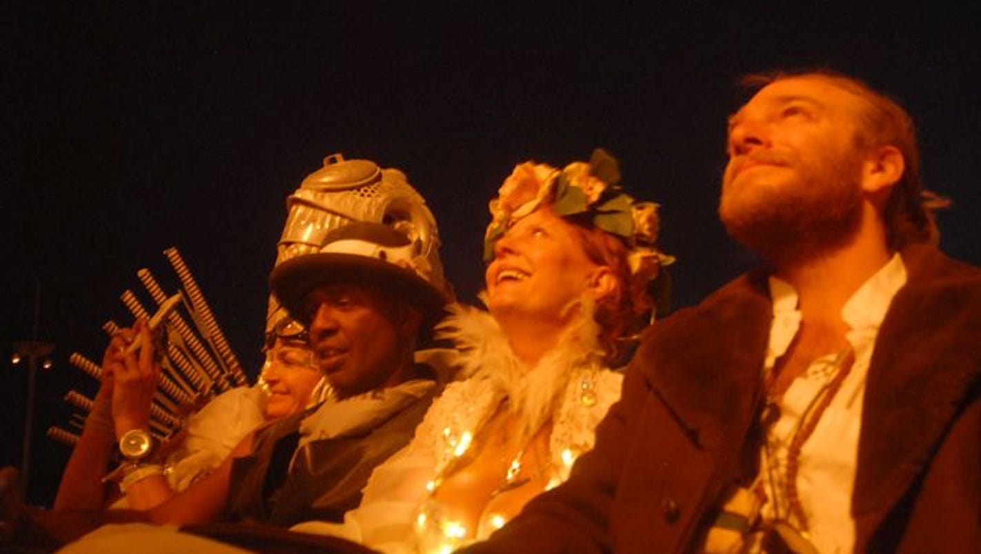 Susan Sarandon Carried Lsd Guru Timothy Learys Ashes In A Burning Man