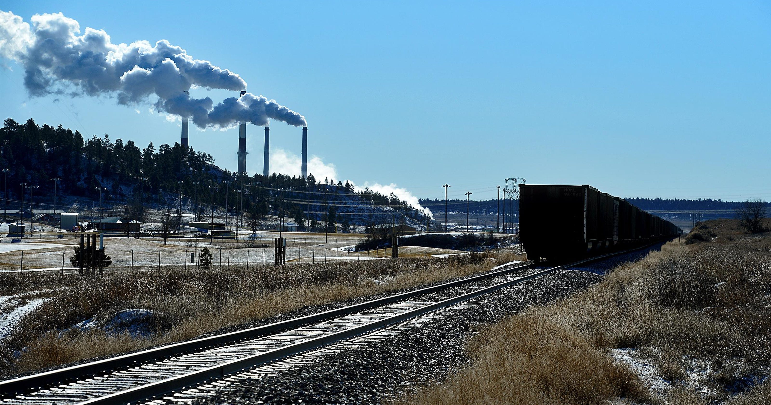 Operator 2 units of Colstrip plant in Montana to close this year