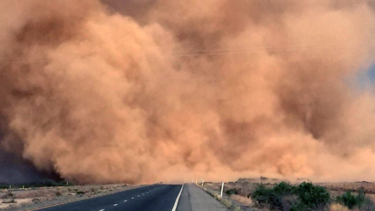 State putting up warning signs on I10 after deadly dust storms