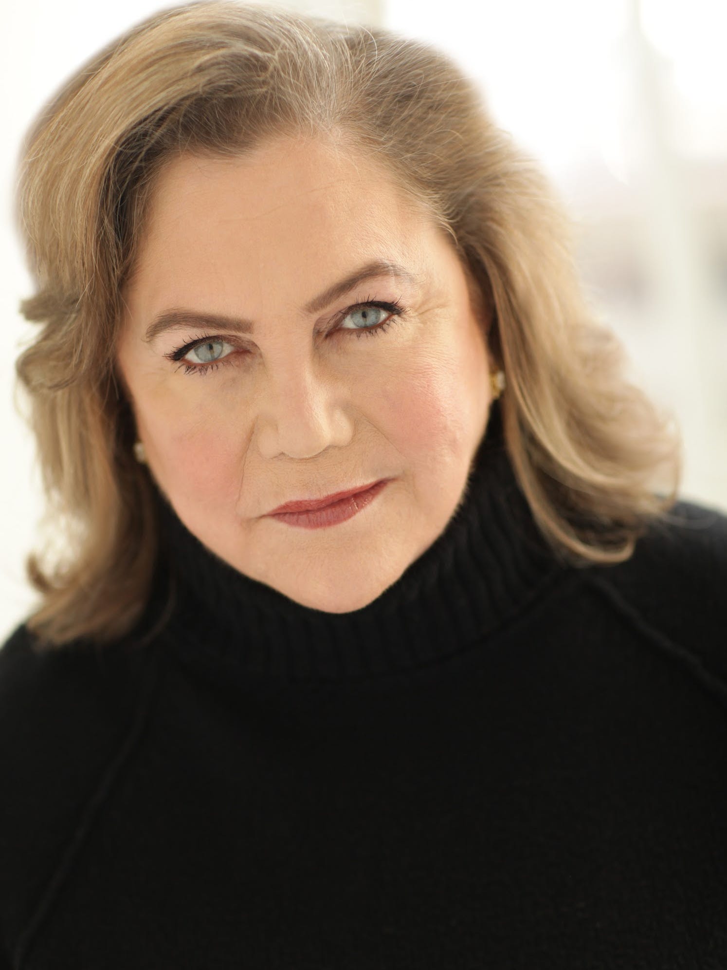 kathleen turner voice change