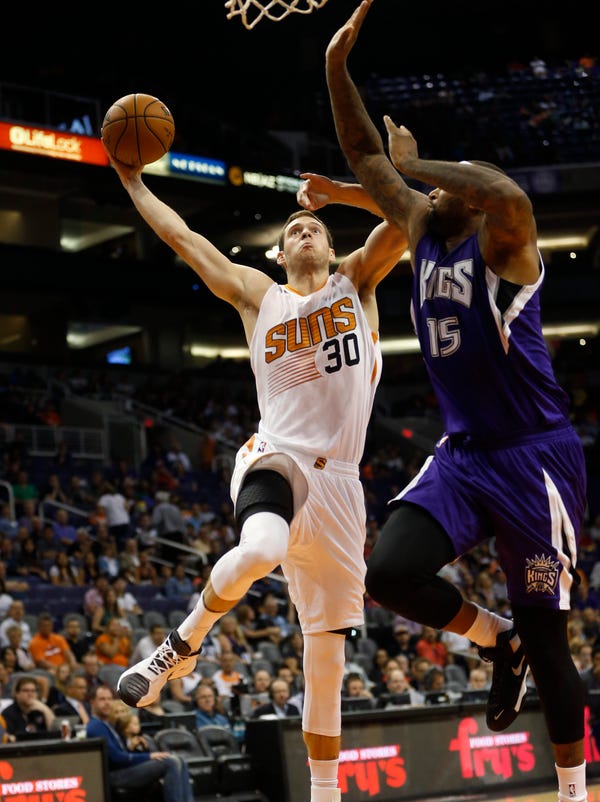 Jon Leuer makes Phoenix Suns' preseason win memorable