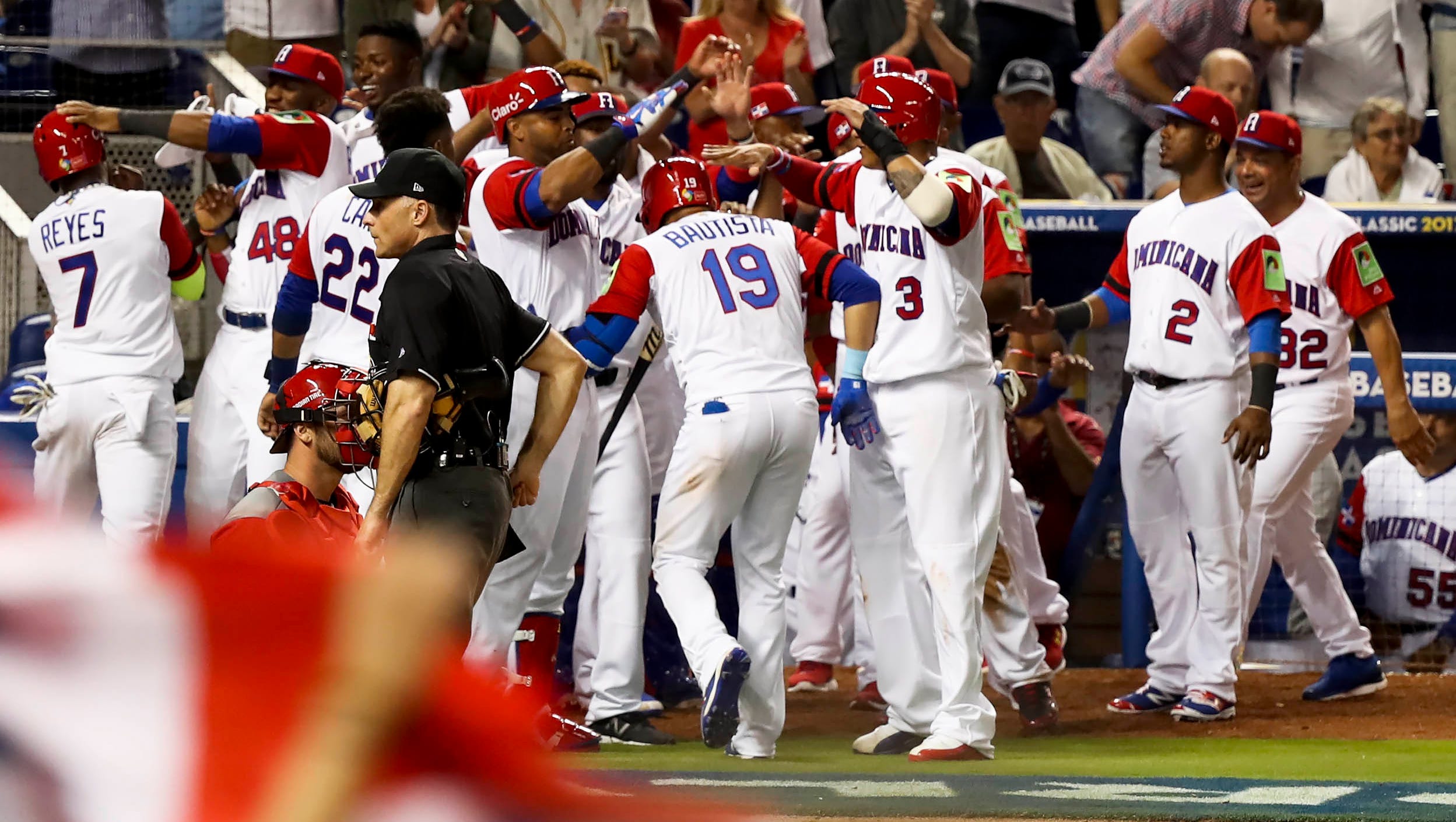 world-baseball-classic-dominican-republic-feels-at-home-in-rout-over