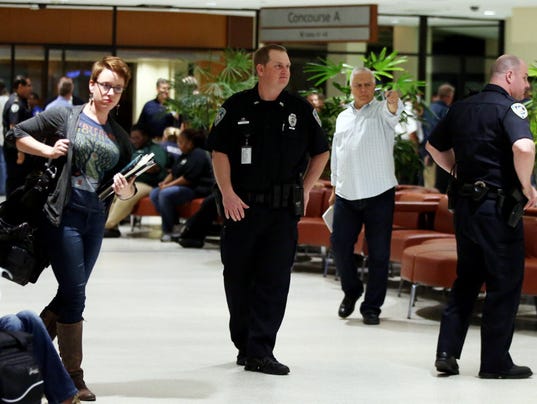 TSA union wants armed officers at airport checkpoints