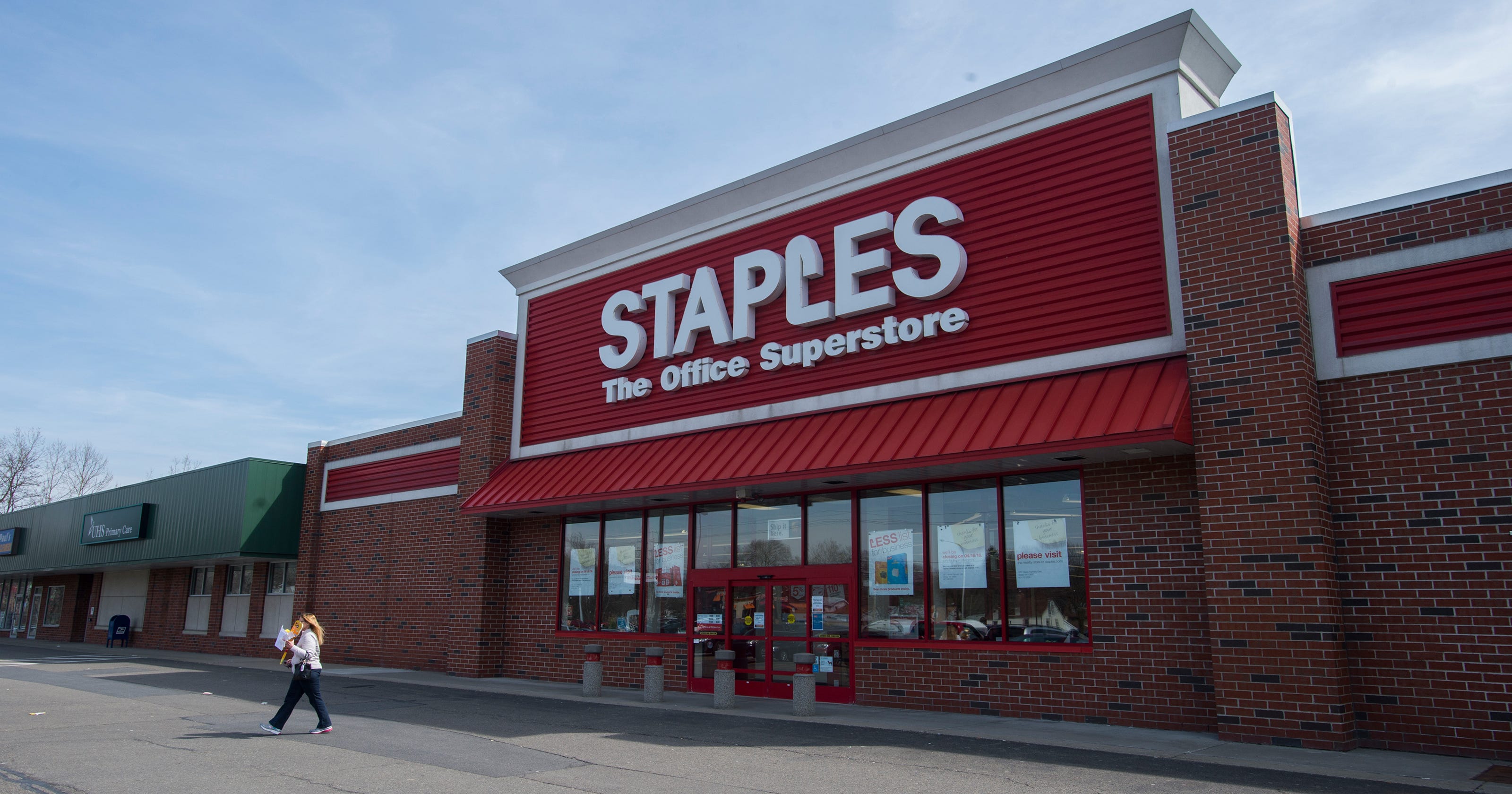 Staples closing on Upper Front Street