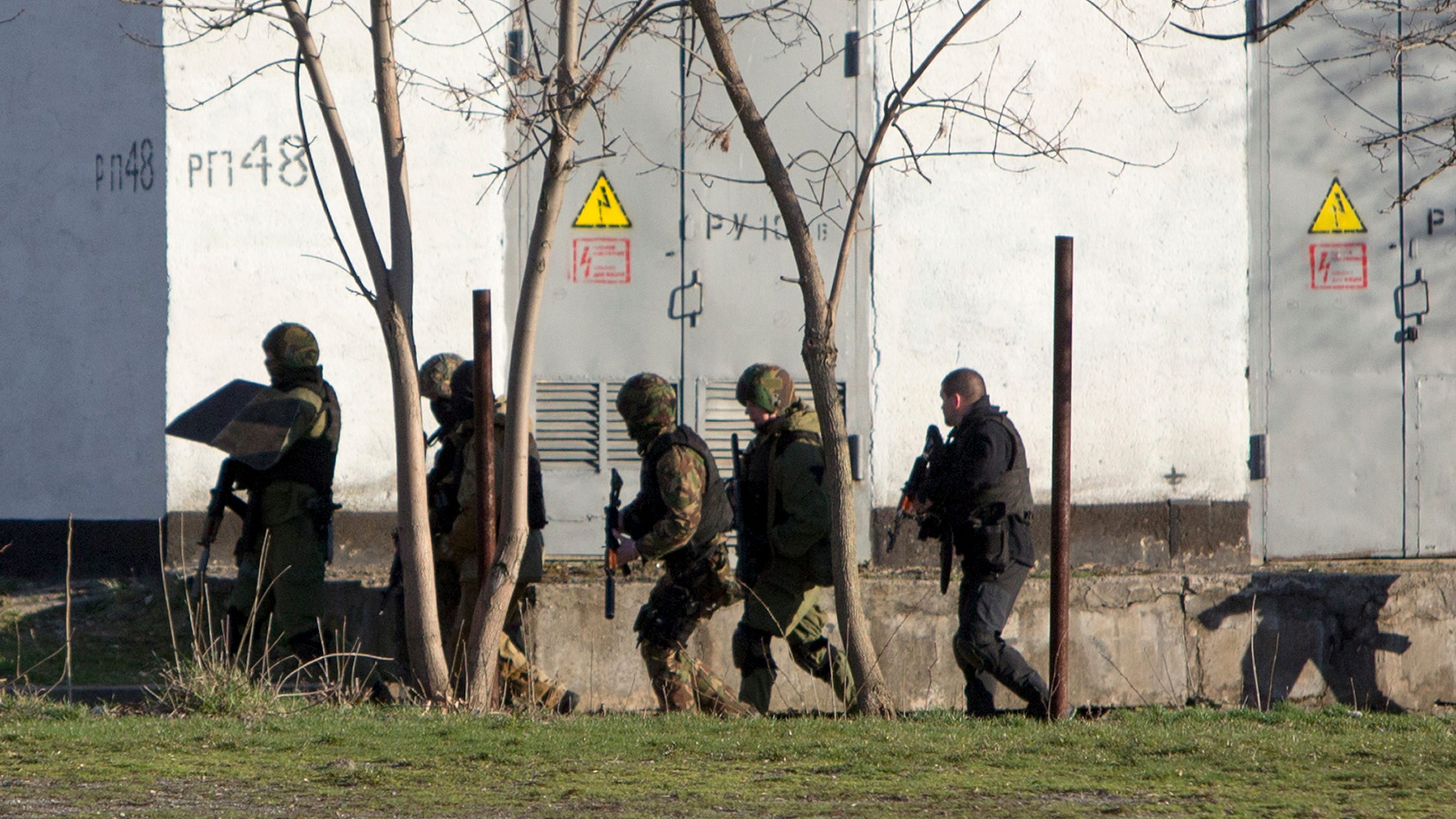 Russia Takes Over Ukraine S Military Bases Officers