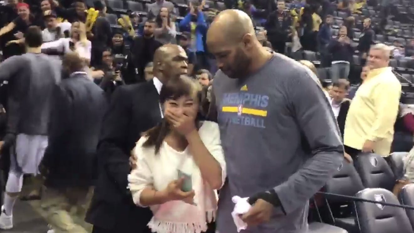 Vince Carter Has Awesome Moment With Fan