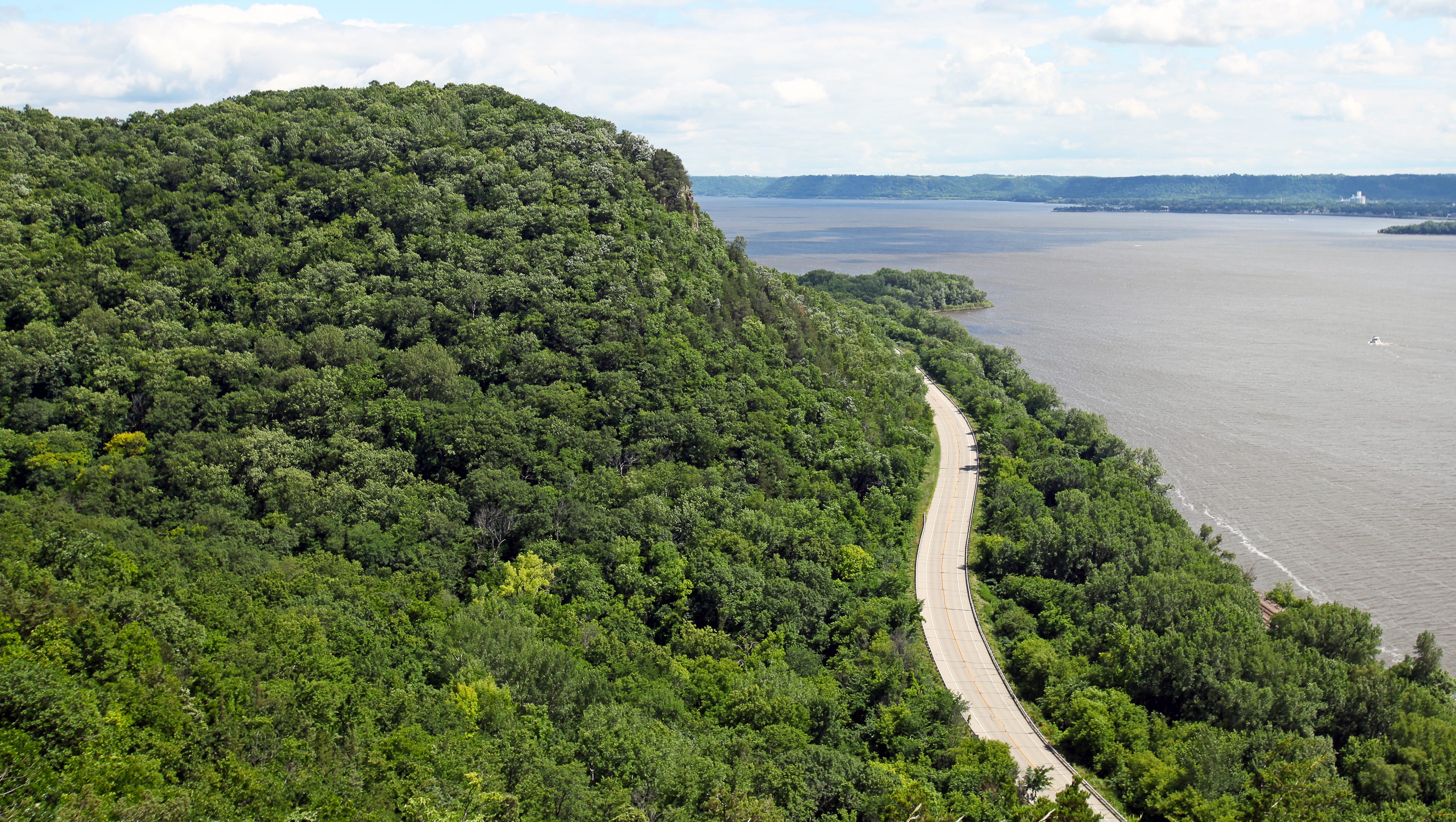 The Great River Road Is Perfect For A Wisconsin Road Trip