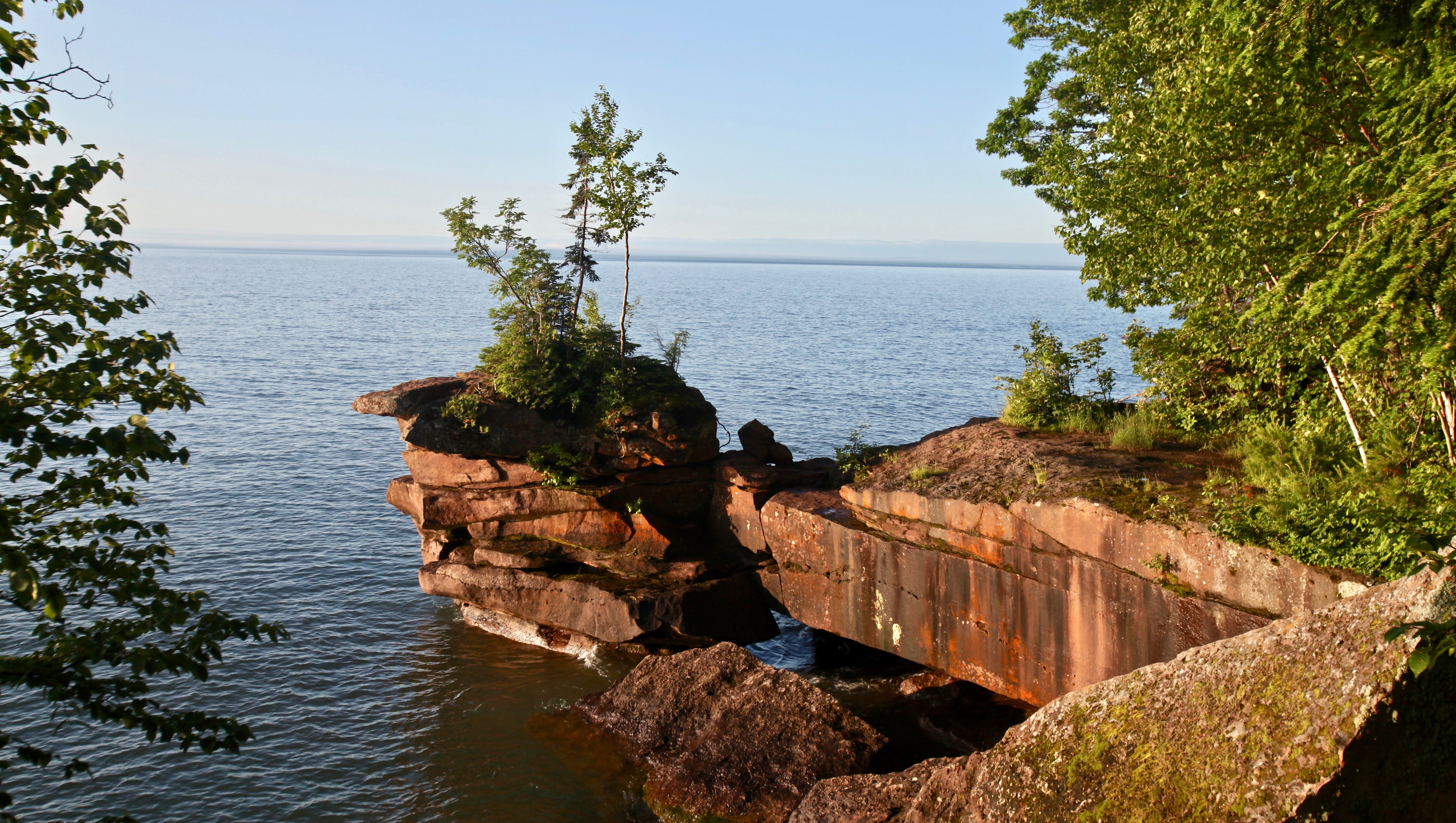 are dogs allowed on apostle islands