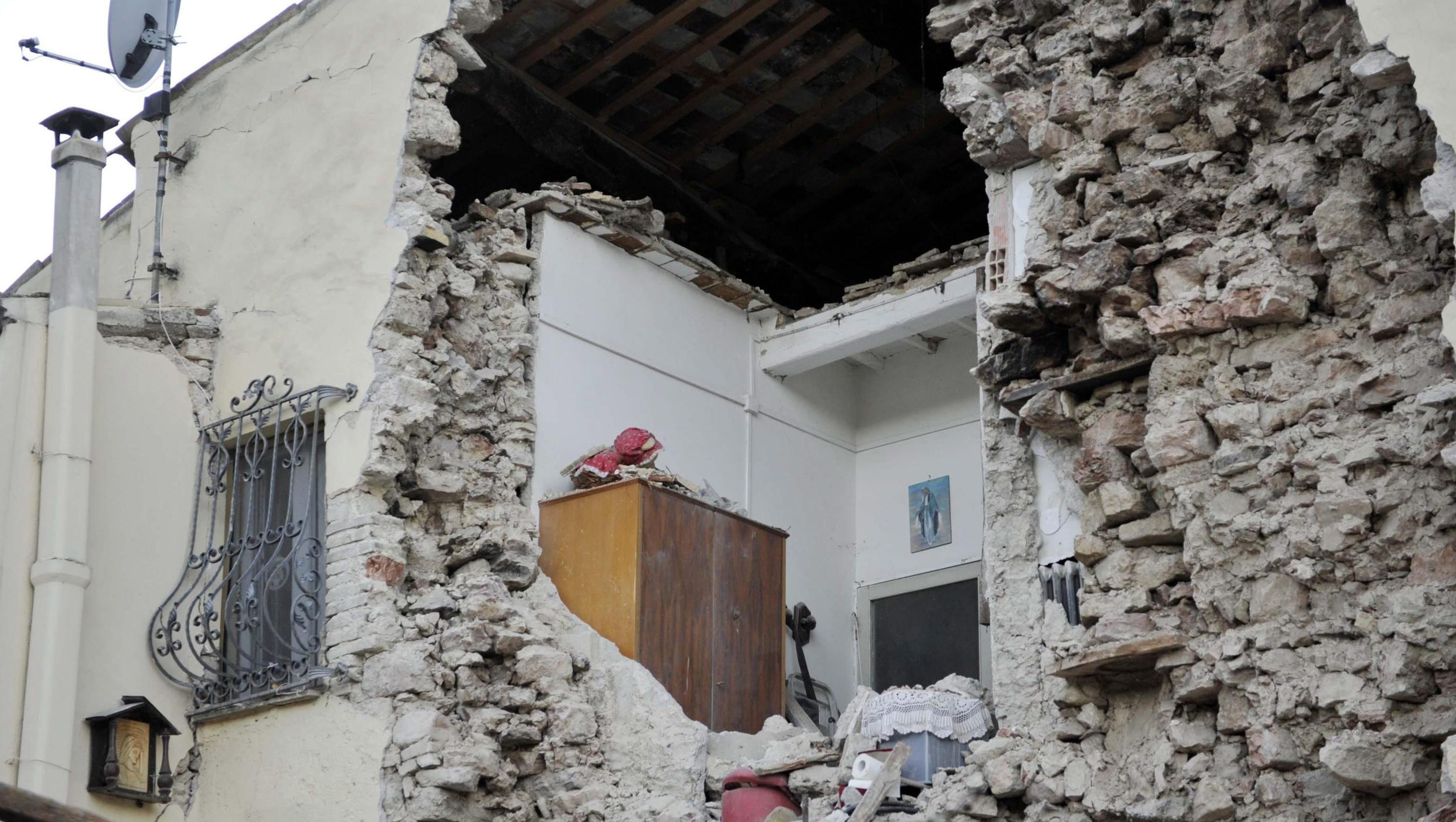 Magnitude 47 Earthquake Hits Central Italy
