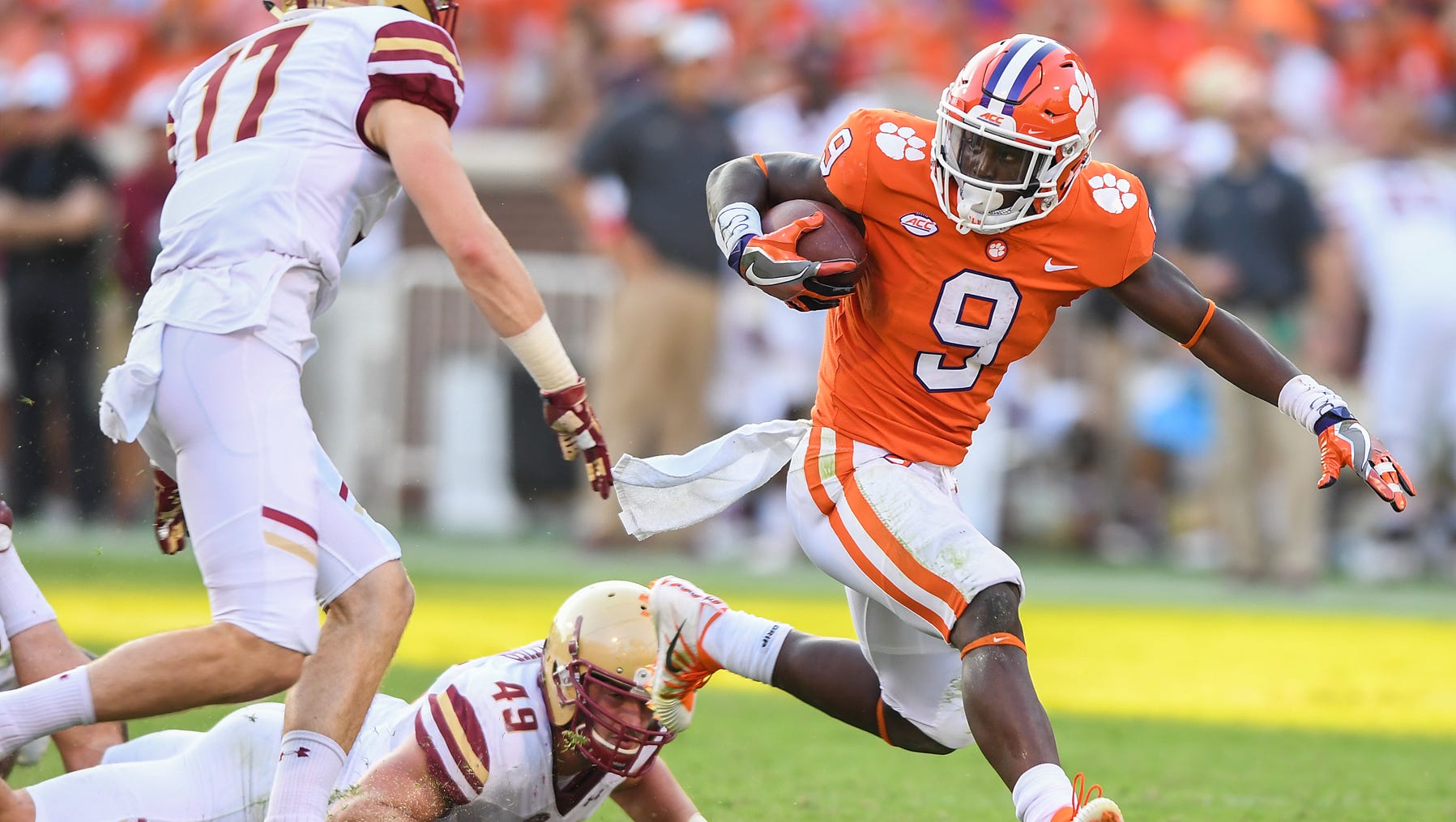 Clemson's Running Back Travis Etienne Named ACC Rookie Of The Week