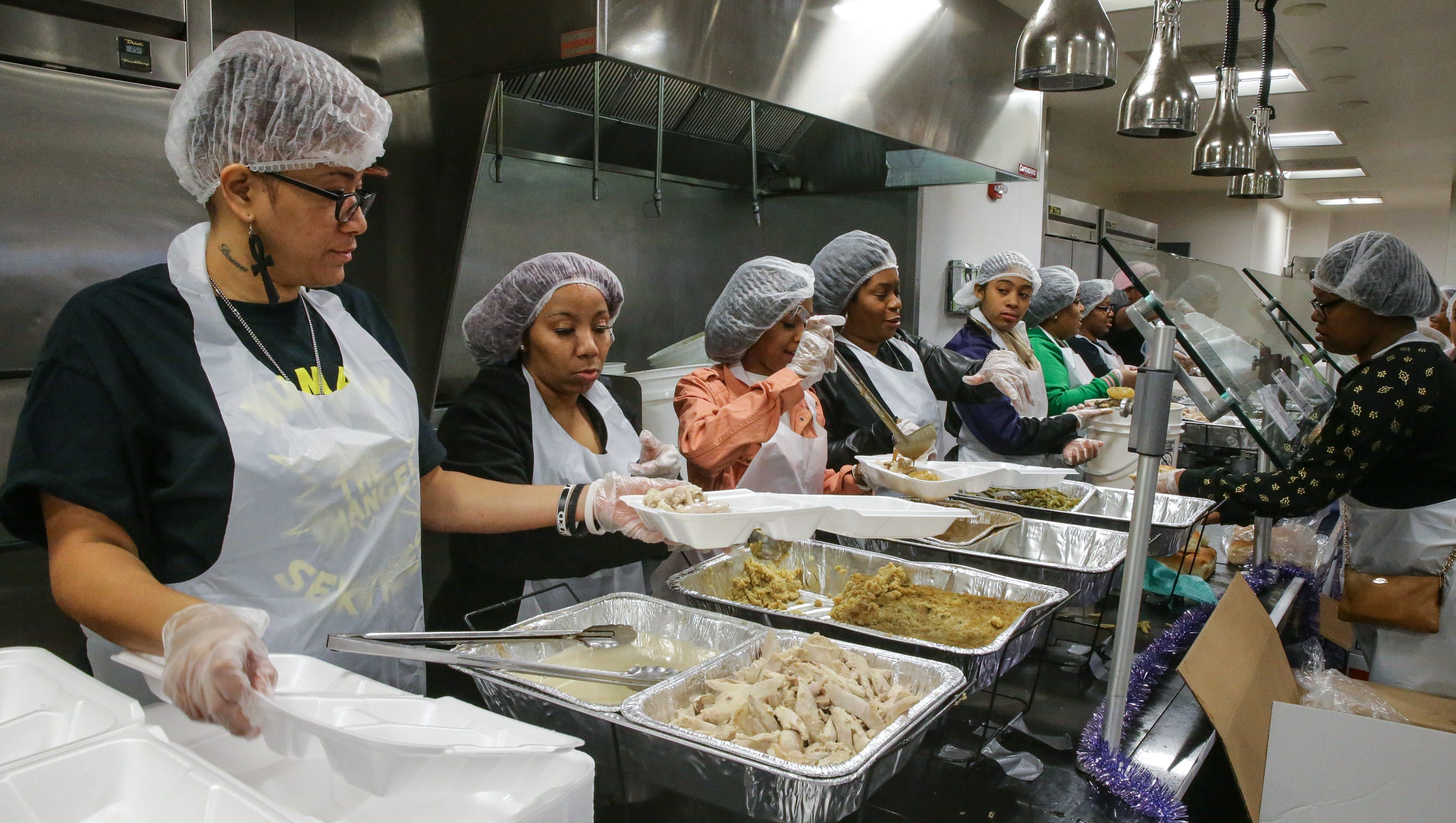 Mozel Sanders Foundation Volunteers Serve Up 40K Thanksgiving Meals