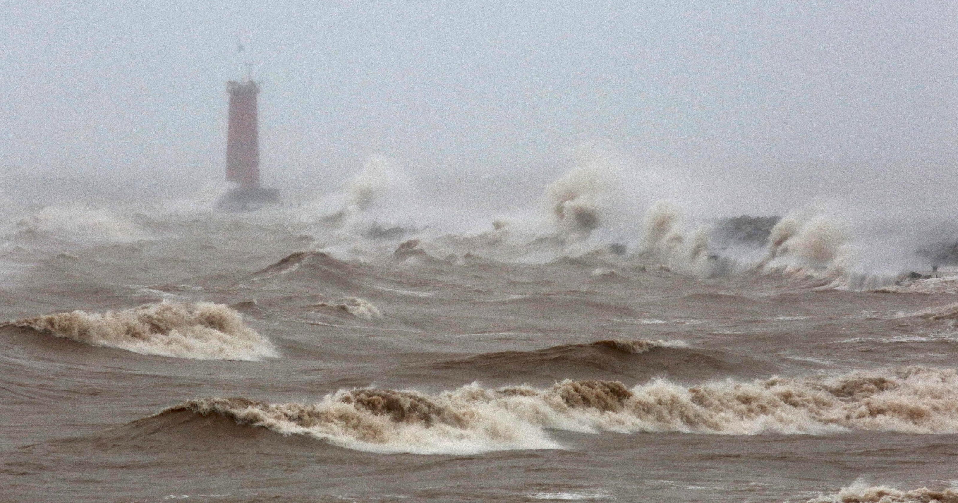 Storm Induced Waves Meteotsunamis Caused Lake Michigan - 