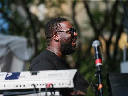 Robert Glasper performs on the piano with 2017 Featured