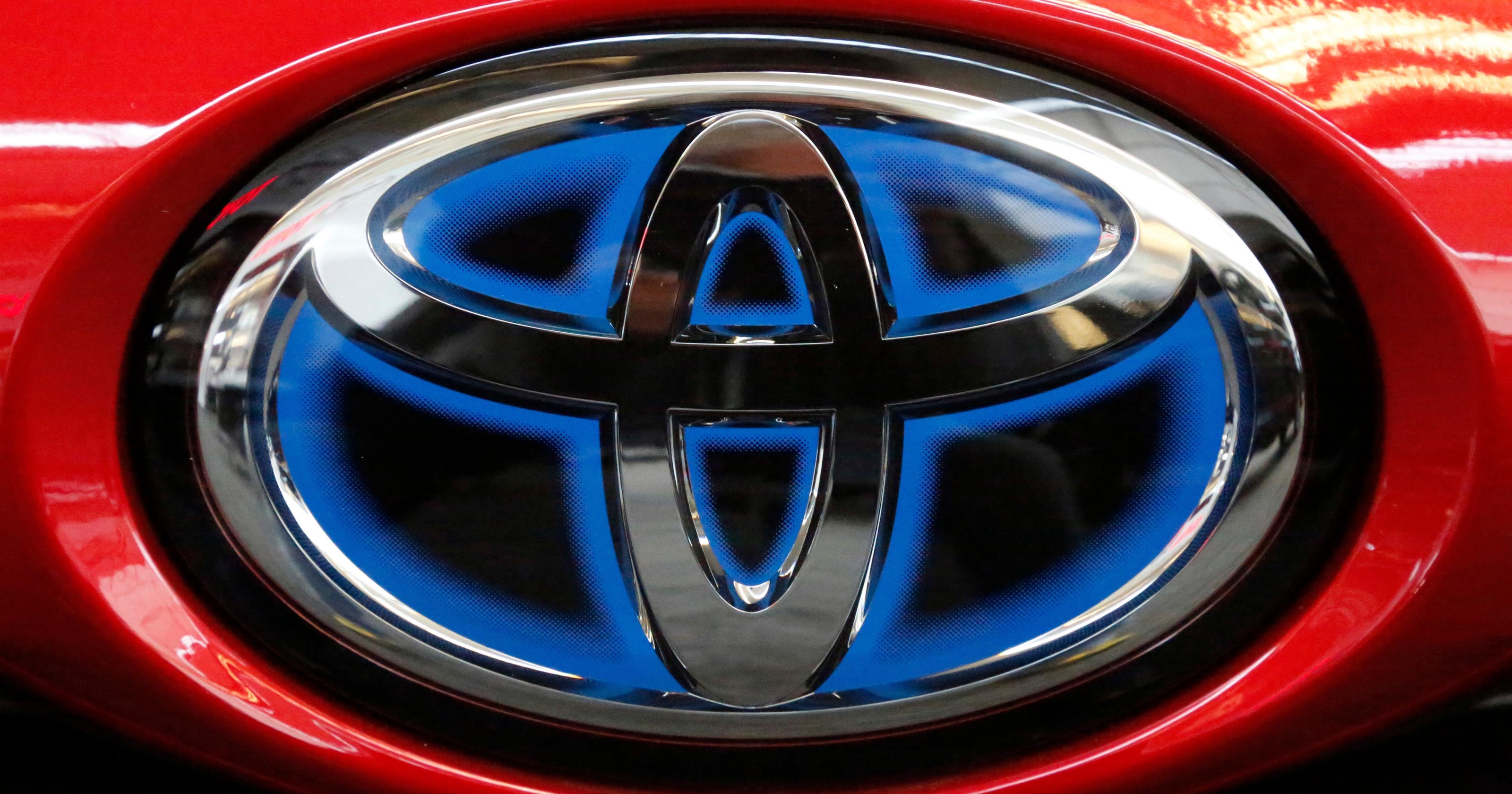 Toyota recalls over 1M vehicles to fix air bag problem