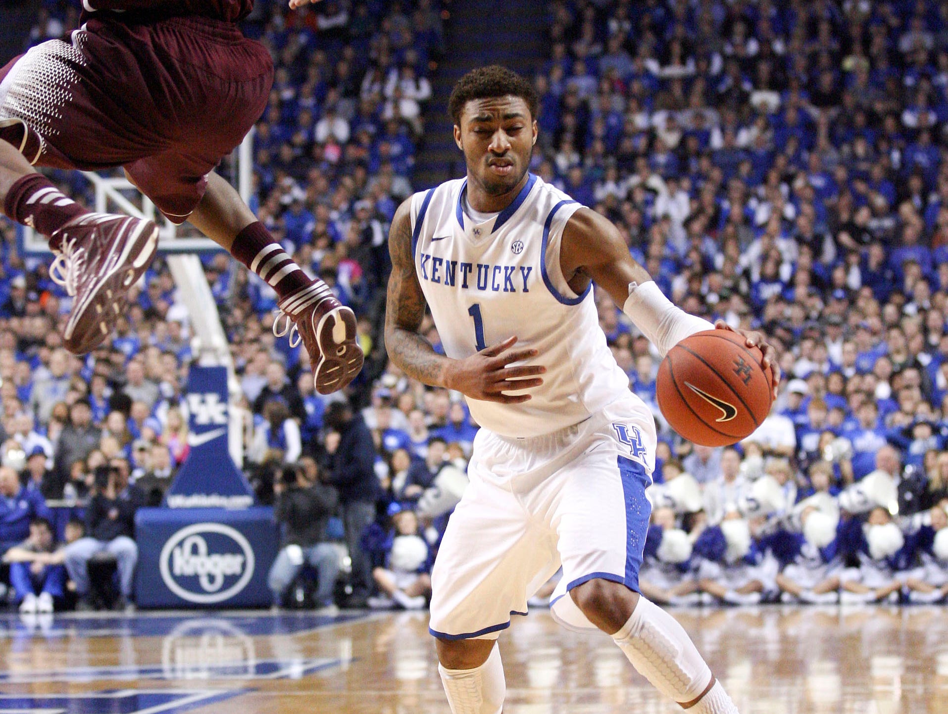 James Young, Julius Randle star in Kentucky scrimmage