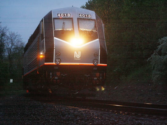 nj transit train from atlantic city to philadelphia airport