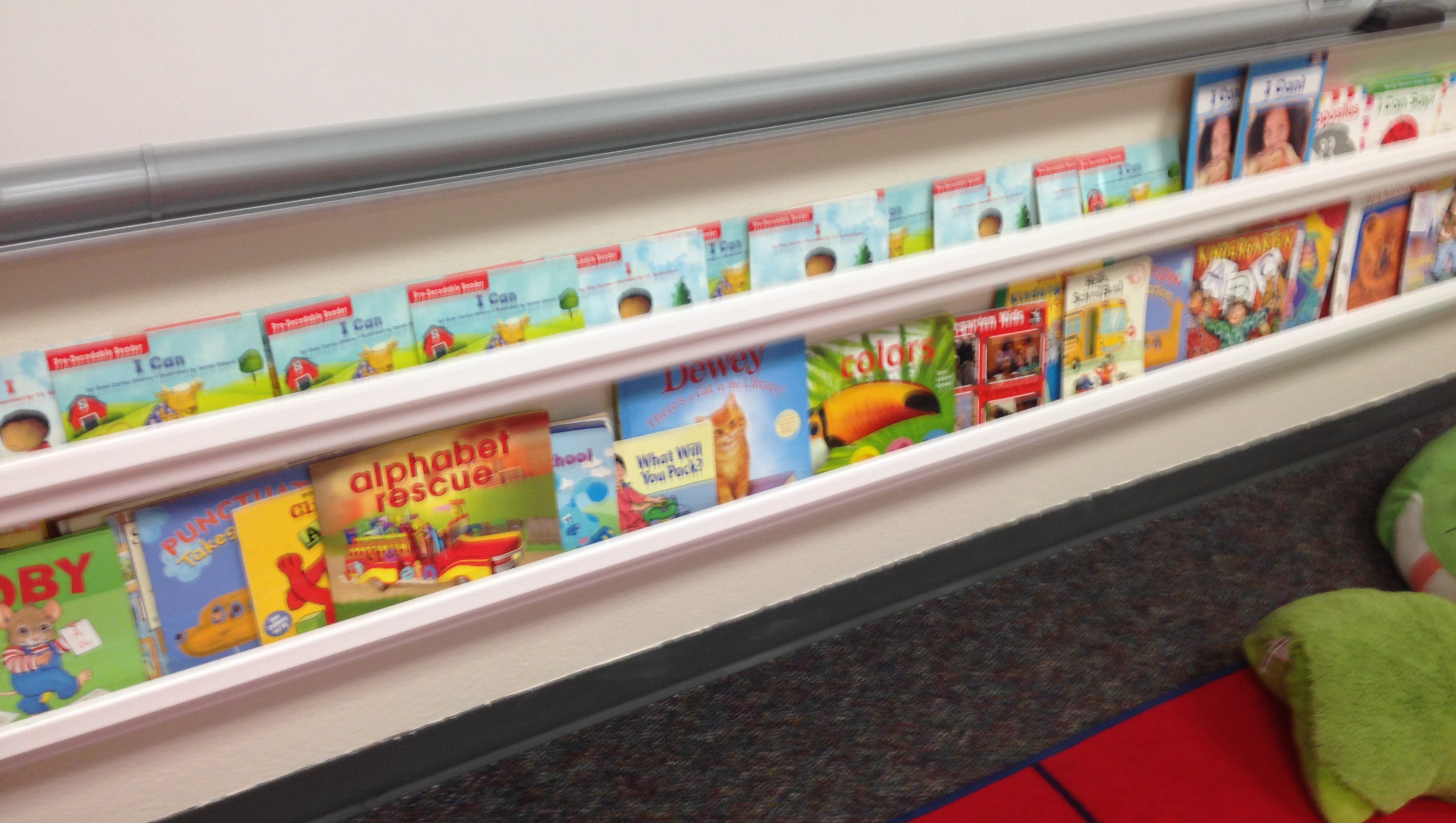 classroom display bookshelf