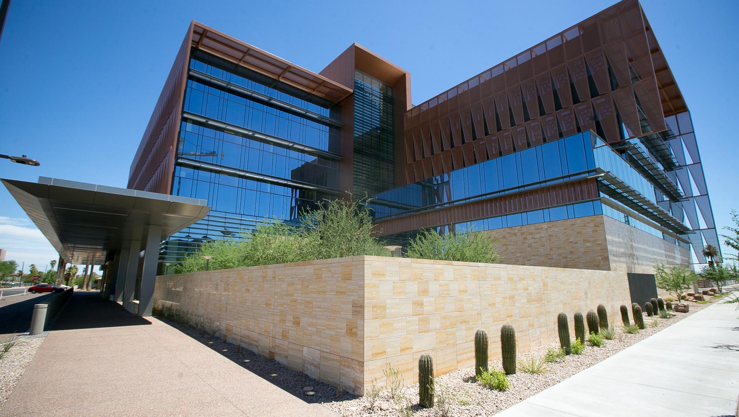 Arizona Cancer Center Faces Crowded Cancer Care Market   B9318548654Z.1 20150901222442 000 GB2BOH8CG.1 0 