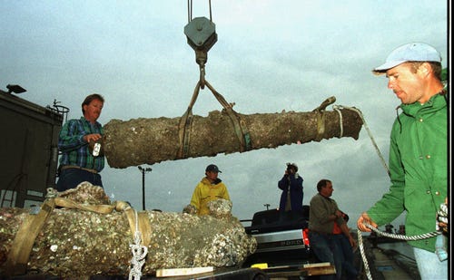 the cannons were recovered from the pirat500_309