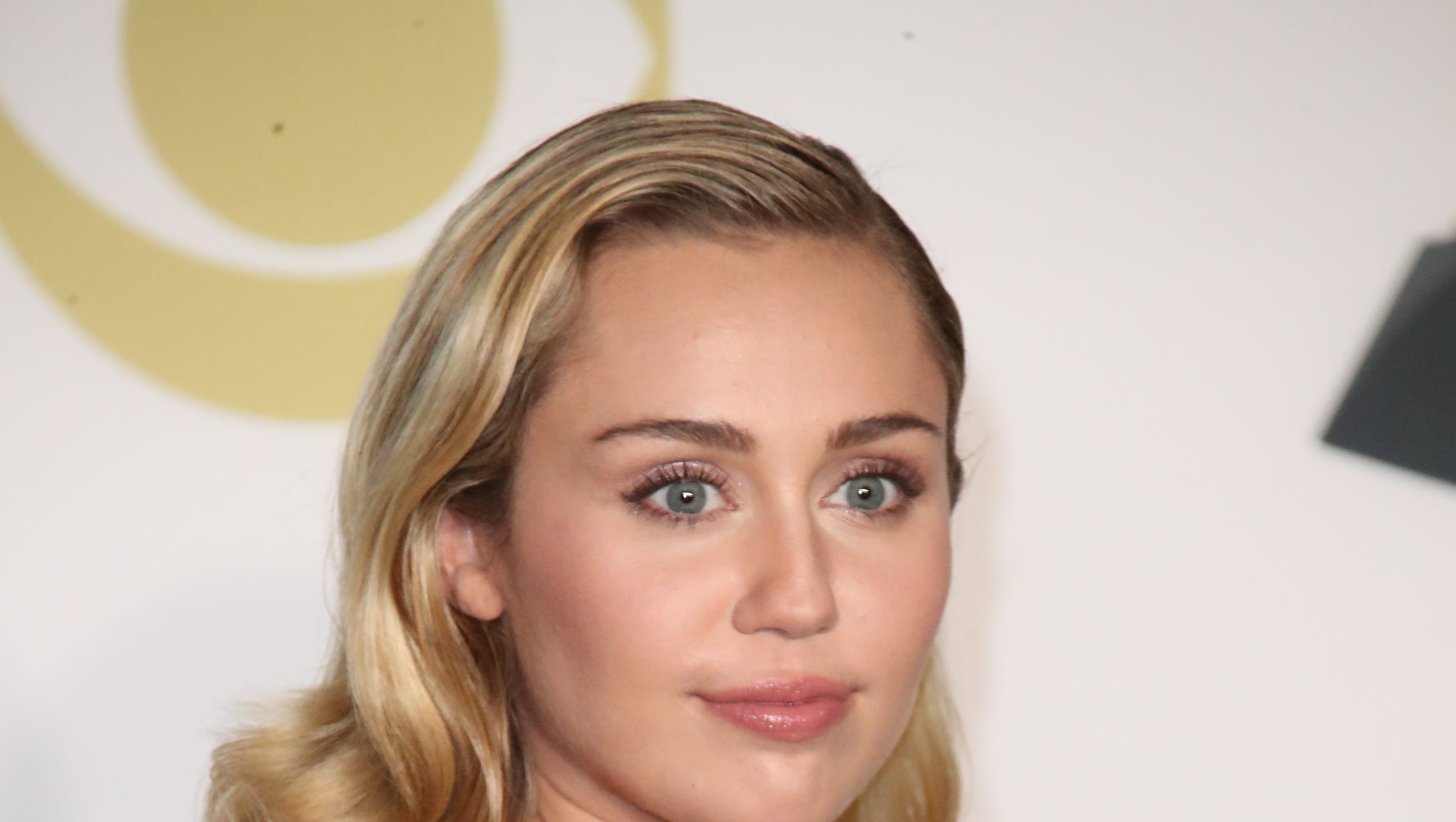Miley Cyrus Shuts Down Rumors That Shes Pregnant Leave Me Alone 8687