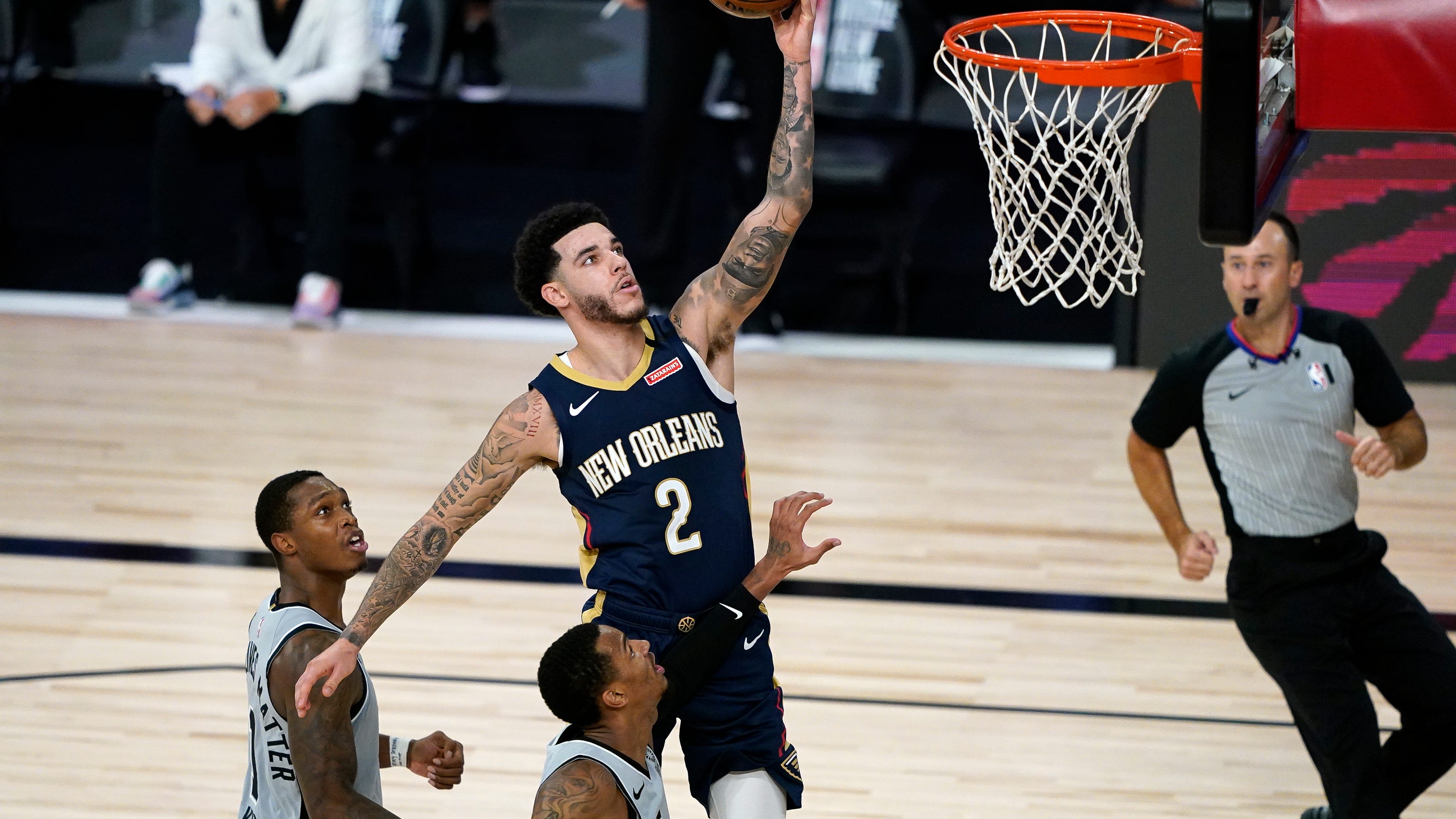 Spurs help playoff chances, top Pelicans, Zion 122113