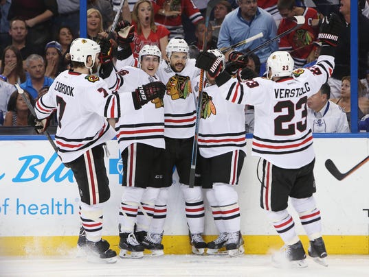 Blackhawks edge Lightning, move within one win of Stanley Cup