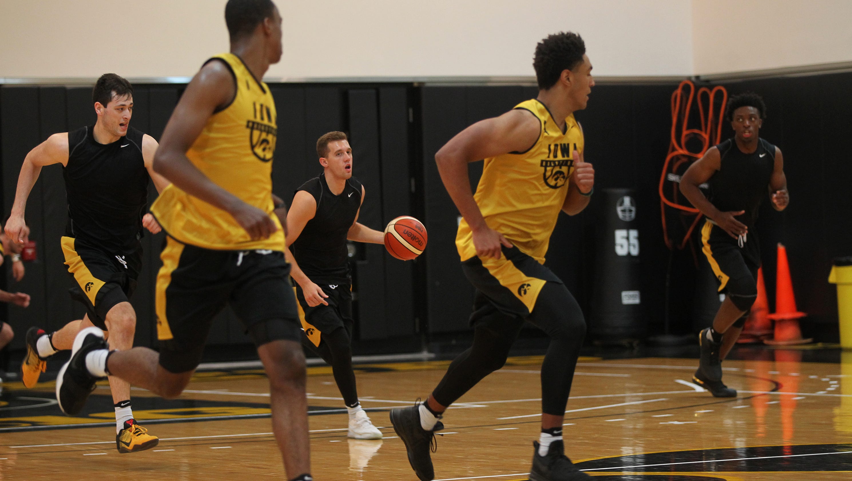 23-photos-iowa-men-s-basketball-open-practice