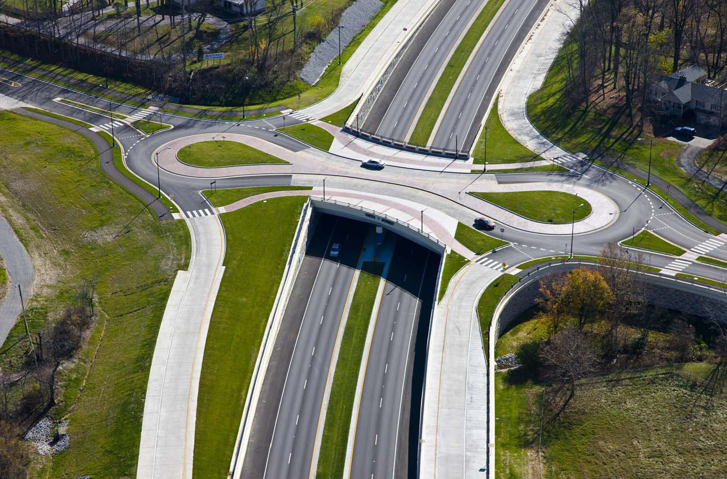 Проектирование дорог. Раундэбаут архитектура. Проектирование дорог фото. Highway intersection. Деревянная автомобильная развязка Кистоун-Уай в США.