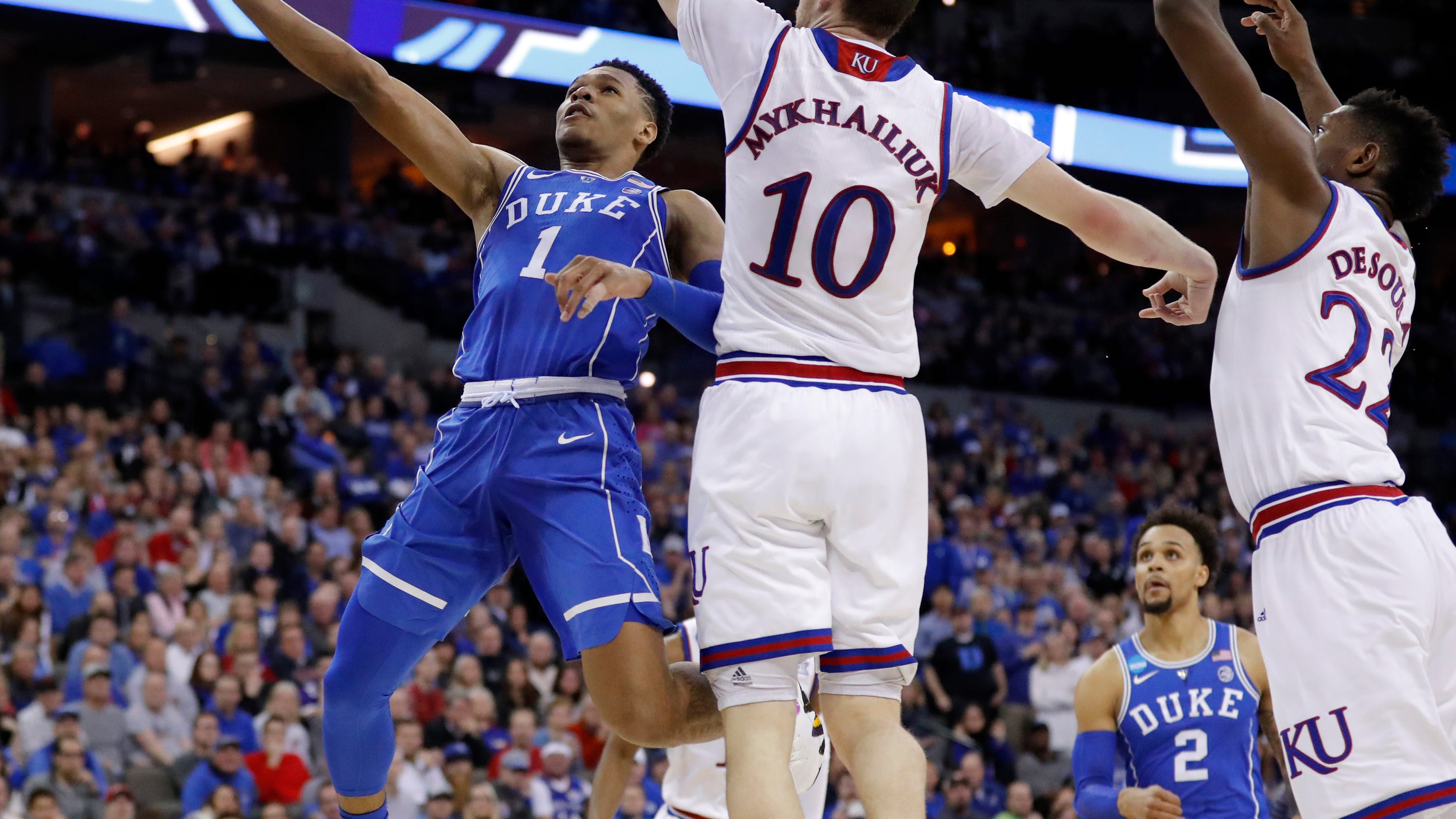 NCAA Latest Duke leads Kansas 3633 at halftime in Elite 8