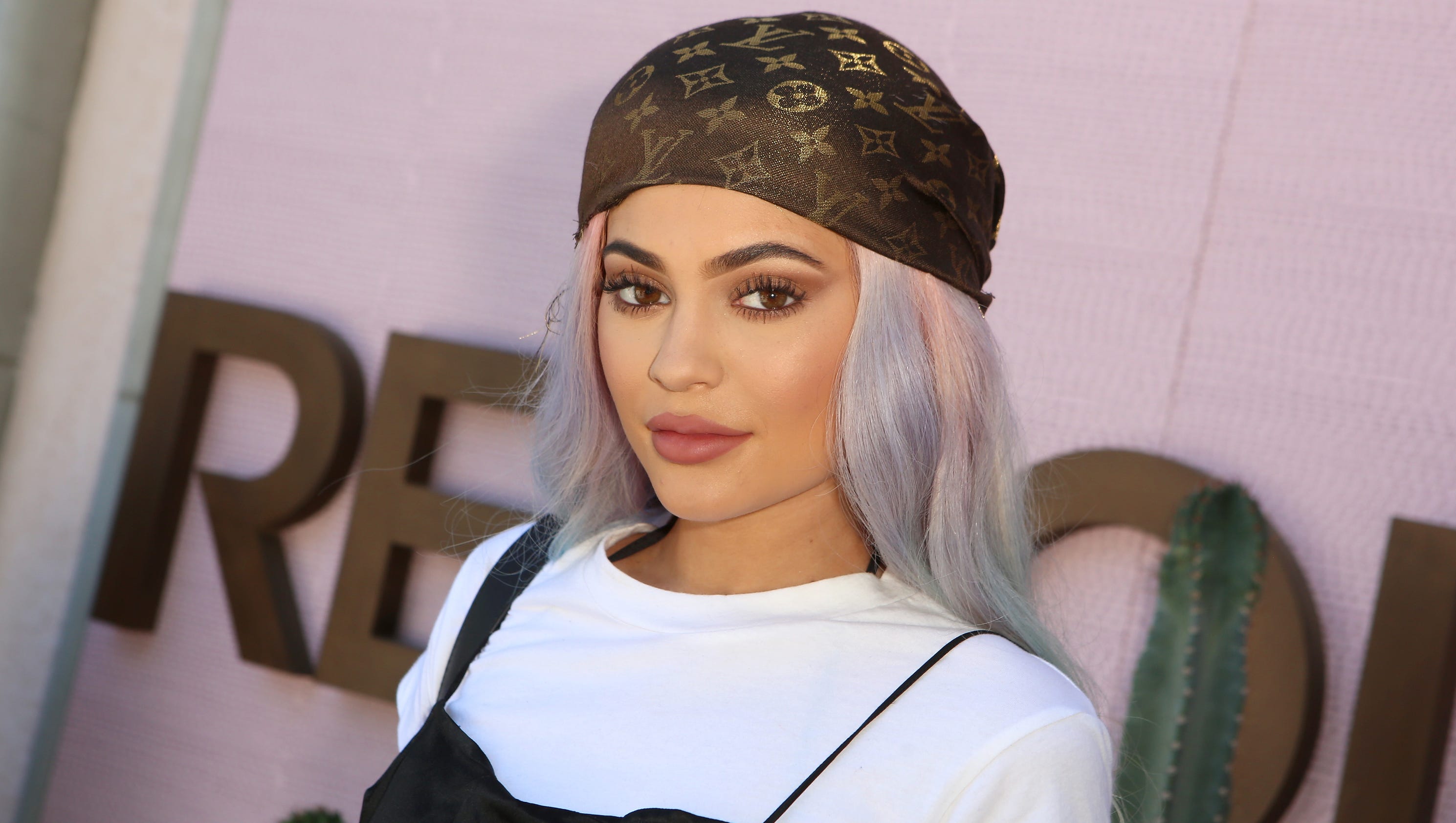 Kylie Jenner Debuts Neon Green Hair At Coachella 