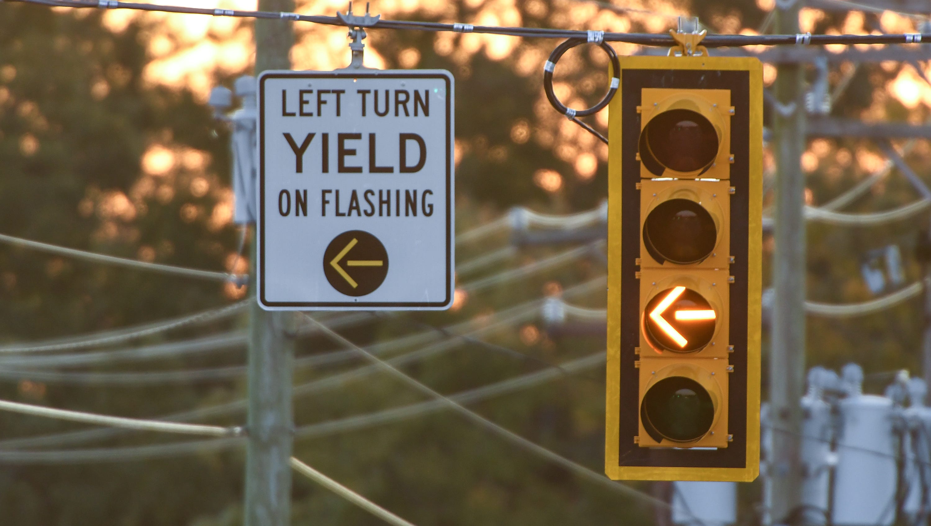 flashing yellow traffic light