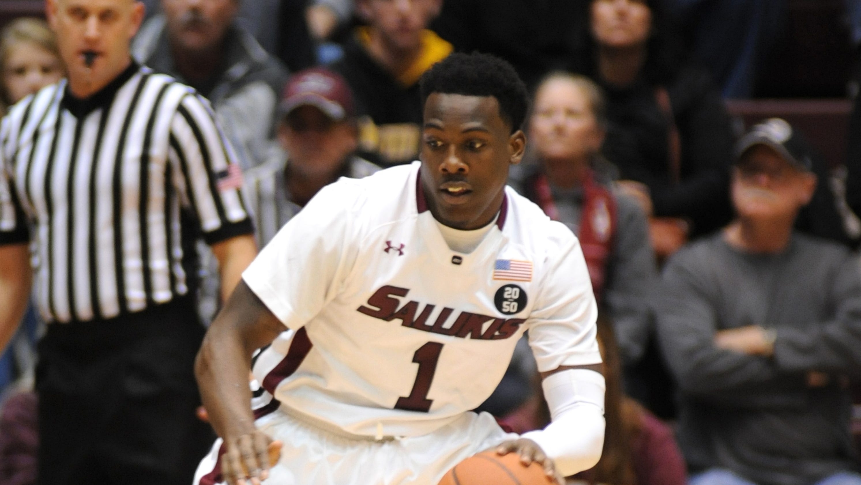 Southern Illinois basketball team stranded in snowstorm