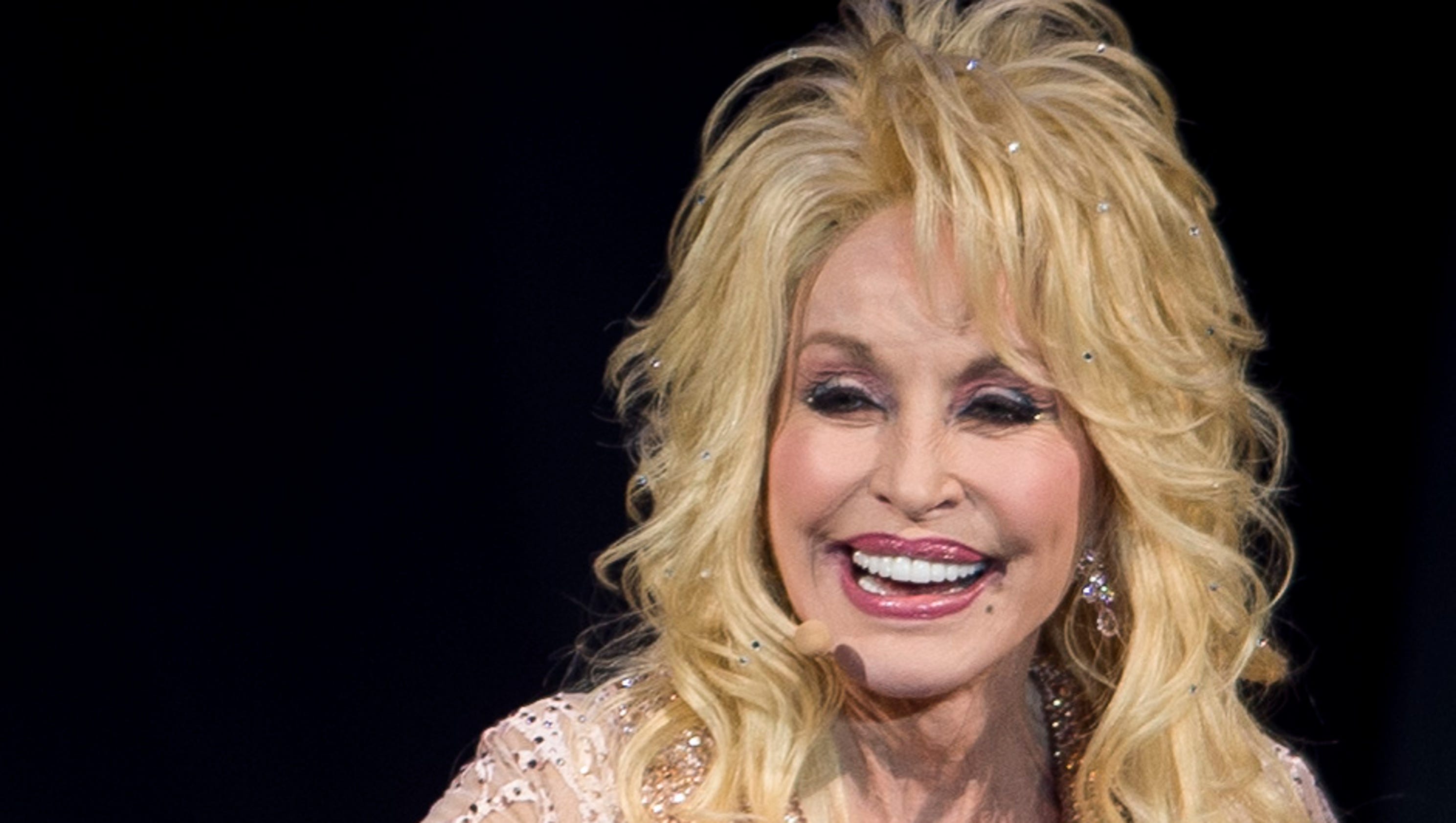 Review: Dolly Parton's voice unaffected by age