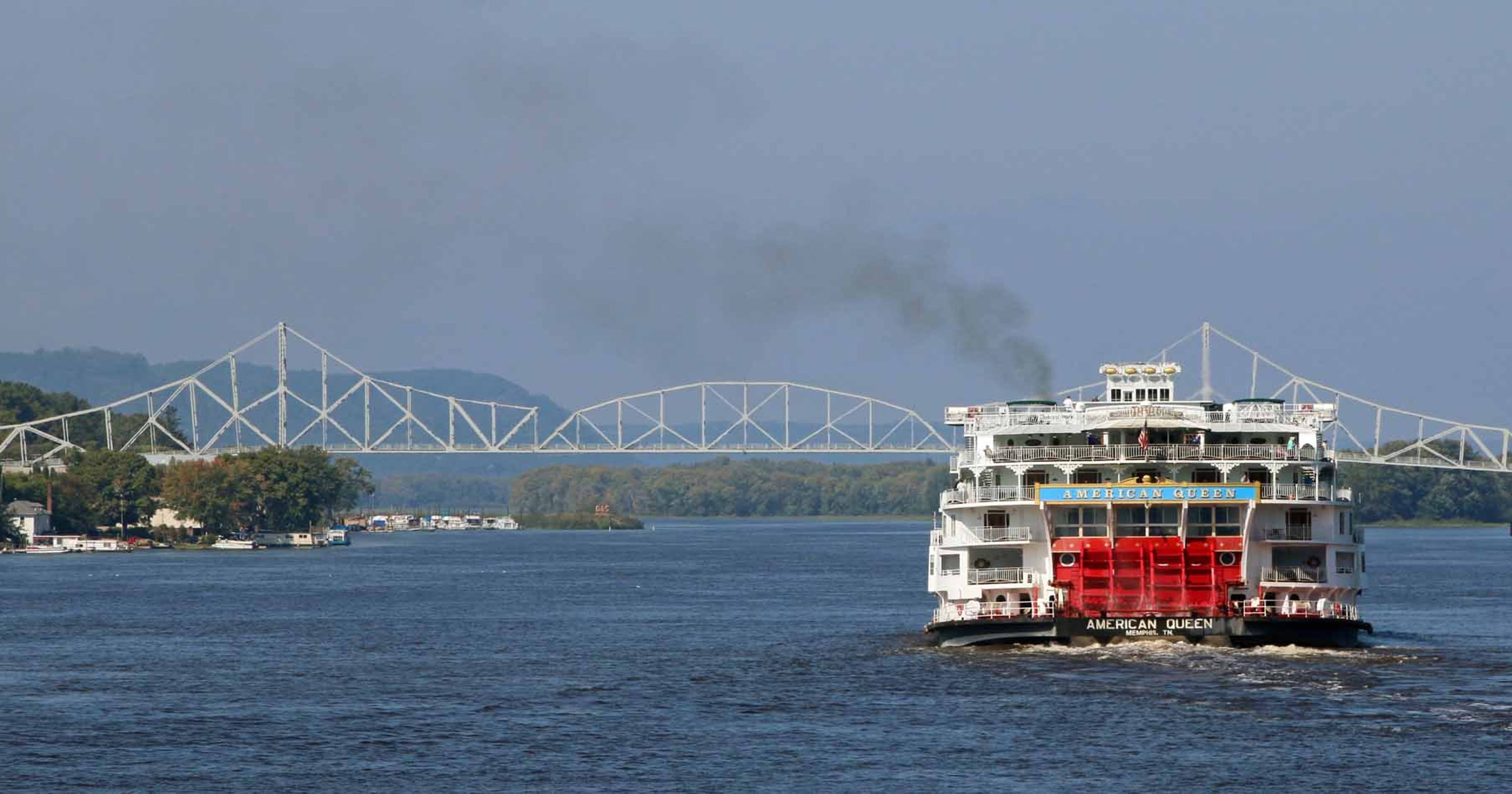 river cruise down mississippi