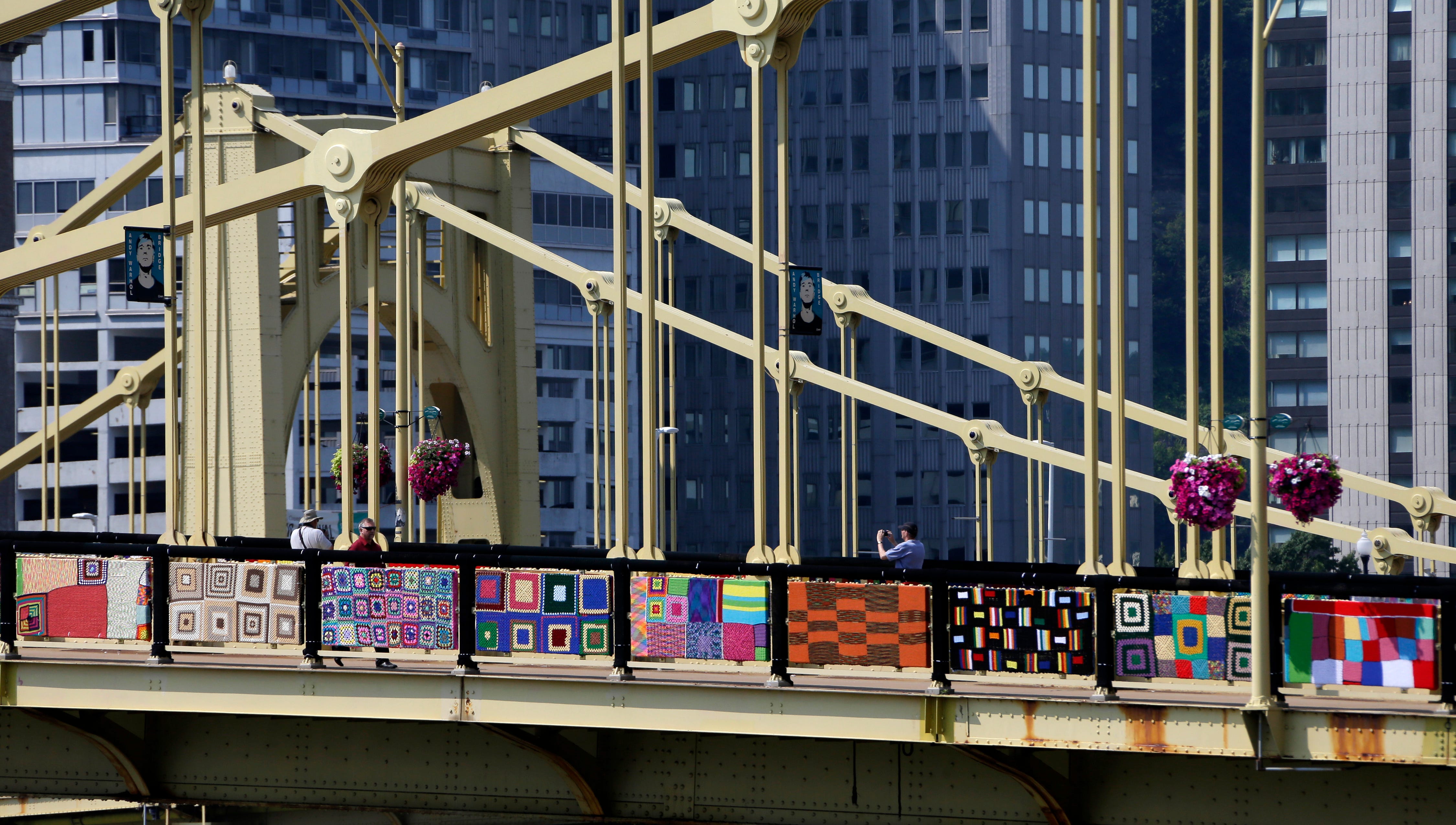 U S Knitters Cover Warhol Bridge With Yarn Bomb