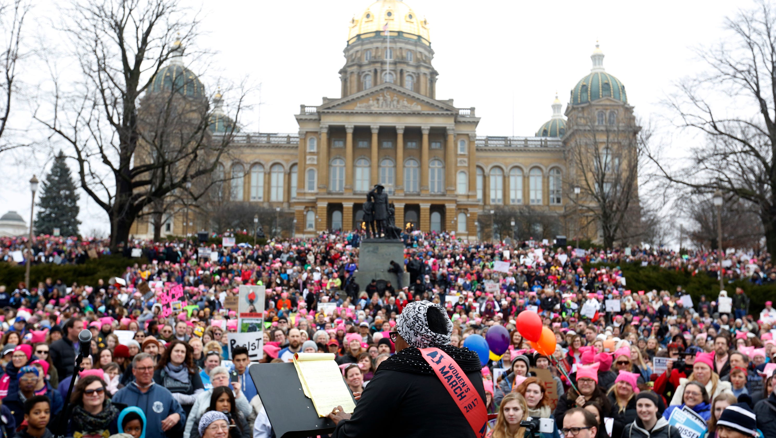 An estimated 26,000 people attend Women's March in Des Moines