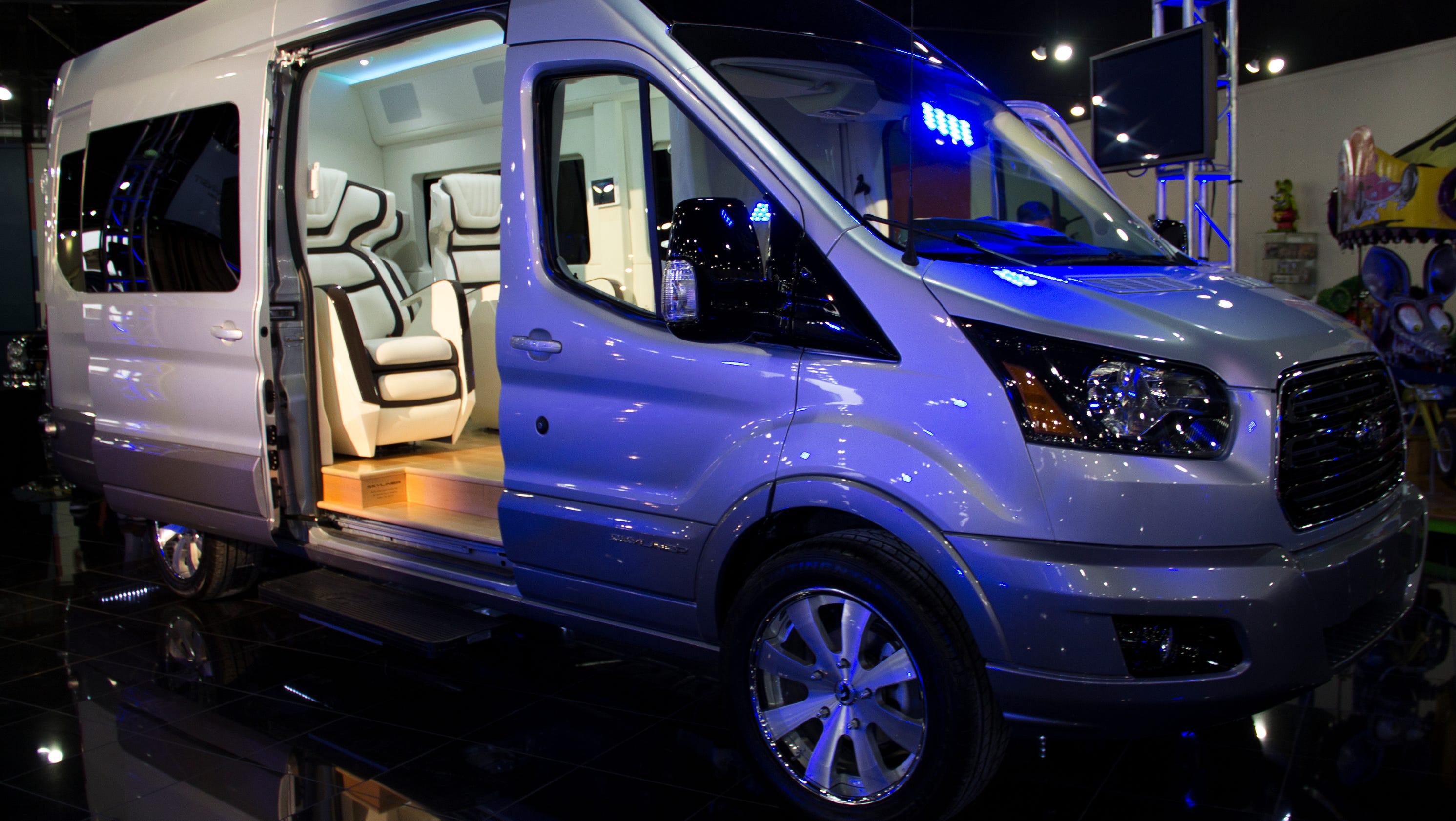 Ford shows off superluxury van concept